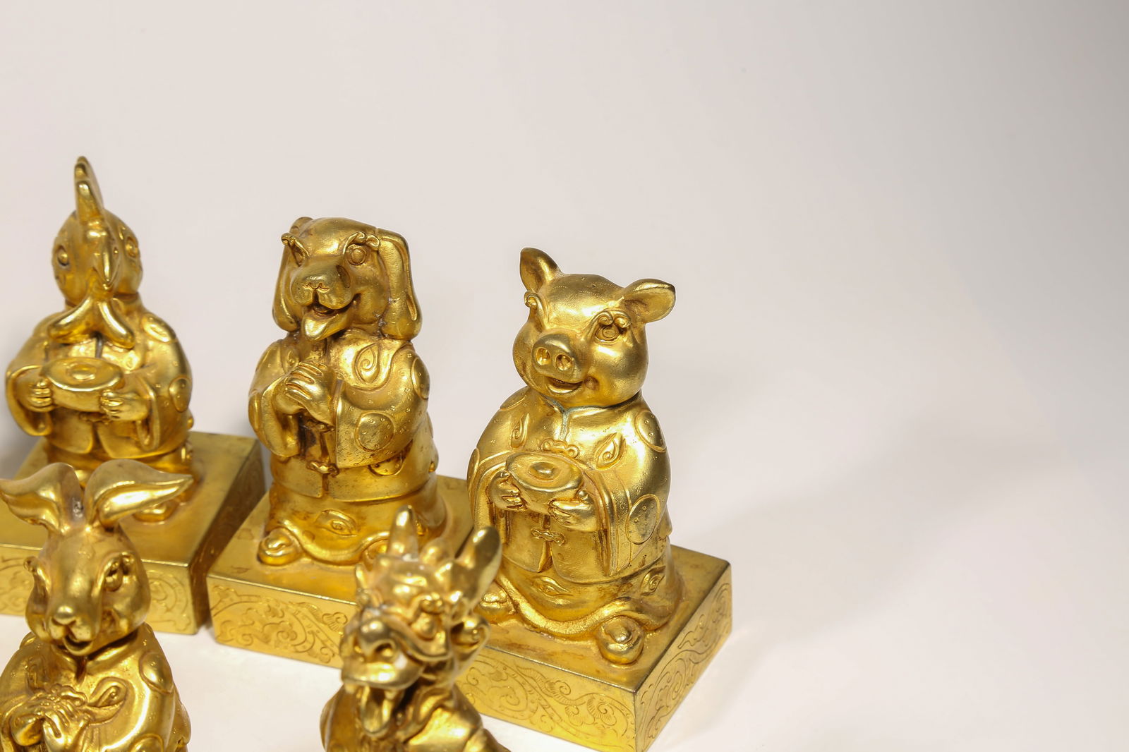 A GILDED BRONZE SEAL SET WITH TWELVE ZODIAC KNOBS - 4