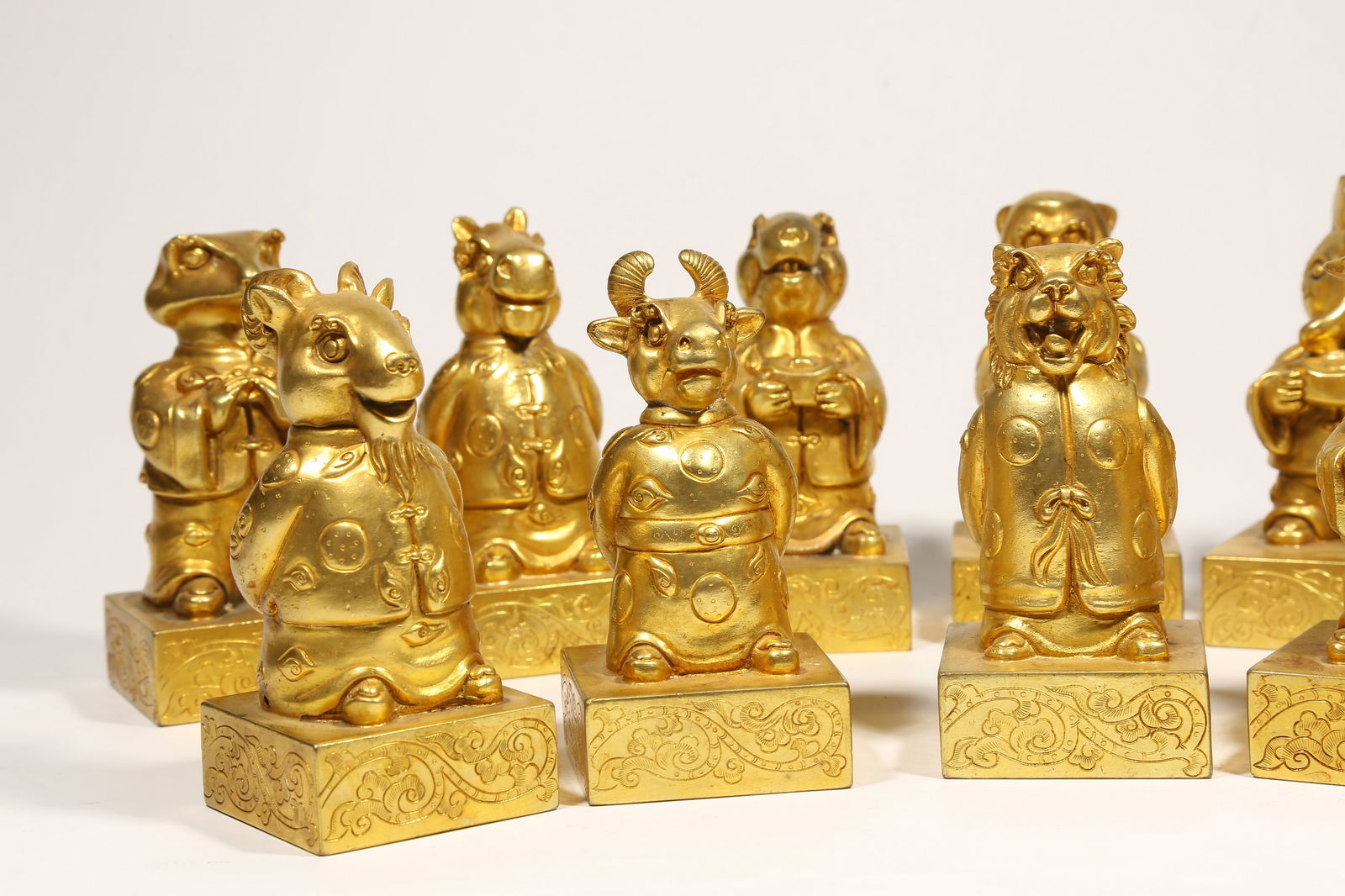 A GILDED BRONZE SEAL SET WITH TWELVE ZODIAC KNOBS - 6