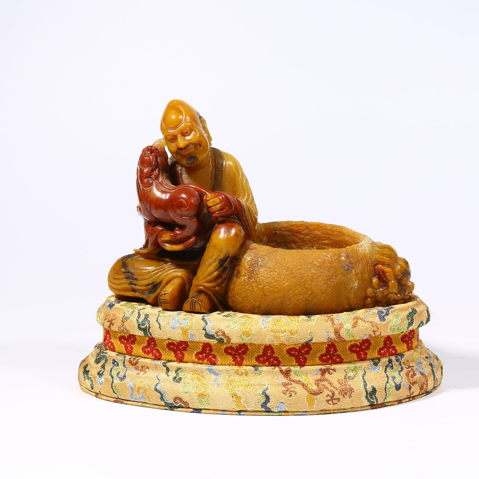 A SHOUSHAN STONE ARHAT BRUSH WASHER: Shoushan stone Arhat brush washer