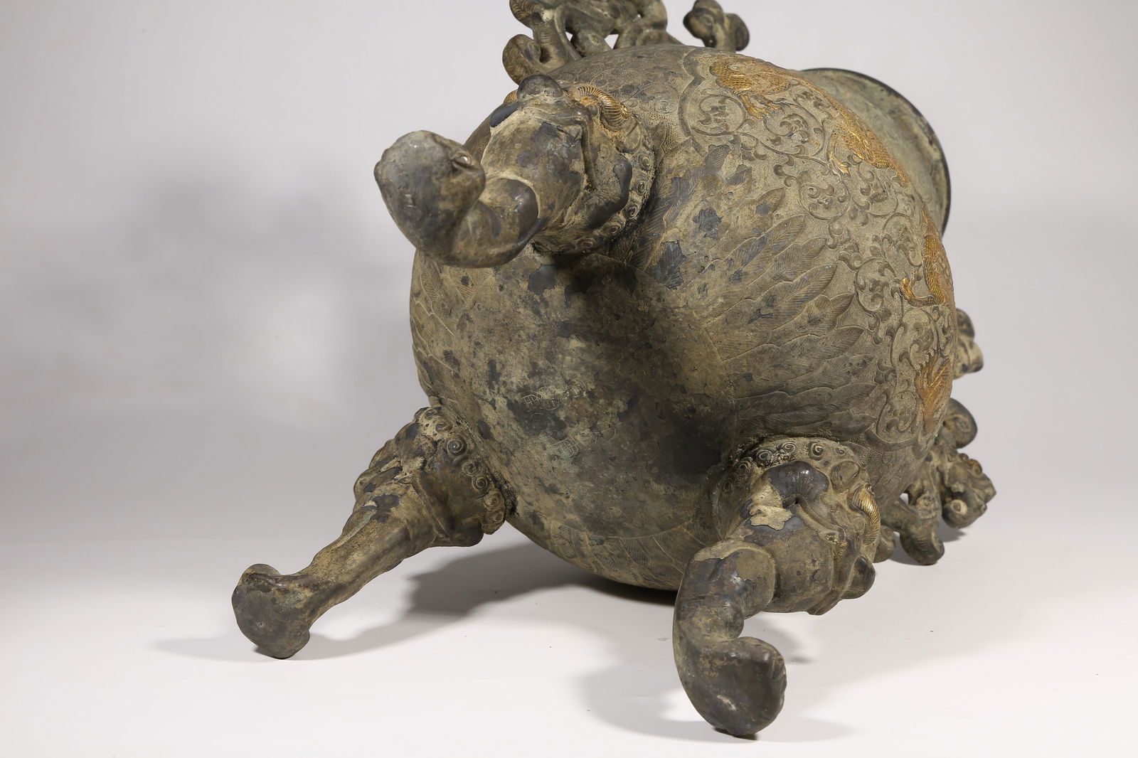 A SILVER PARTIAL GILDED DRAGON PATTERN INCENSE BURNER - 10