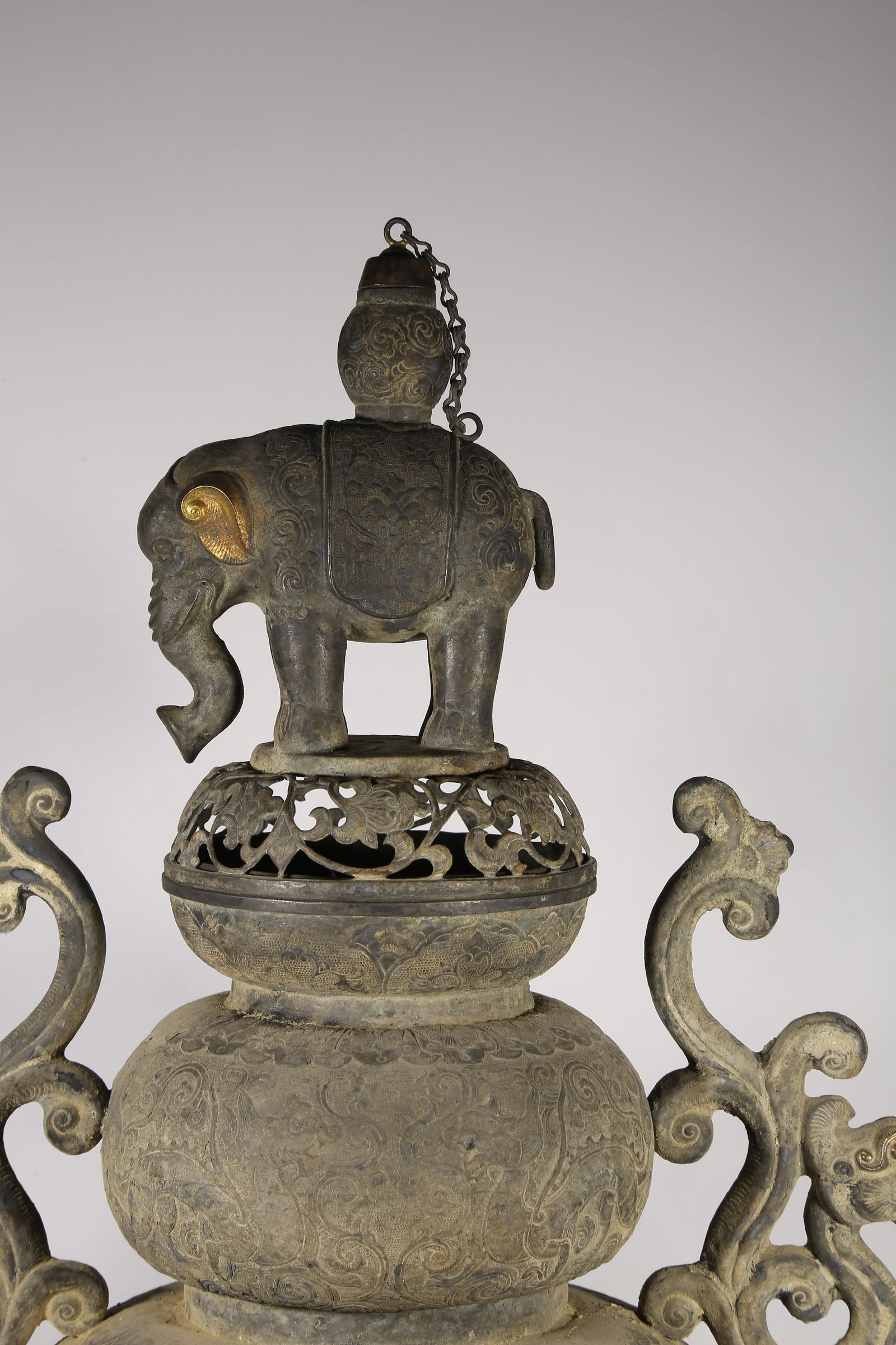 A SILVER PARTIAL GILDED DRAGON PATTERN INCENSE BURNER - 2