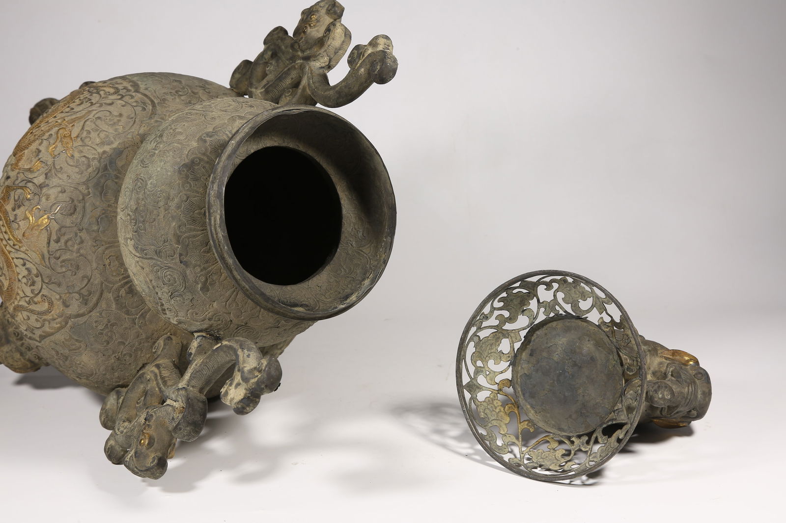 A SILVER PARTIAL GILDED DRAGON PATTERN INCENSE BURNER - 9