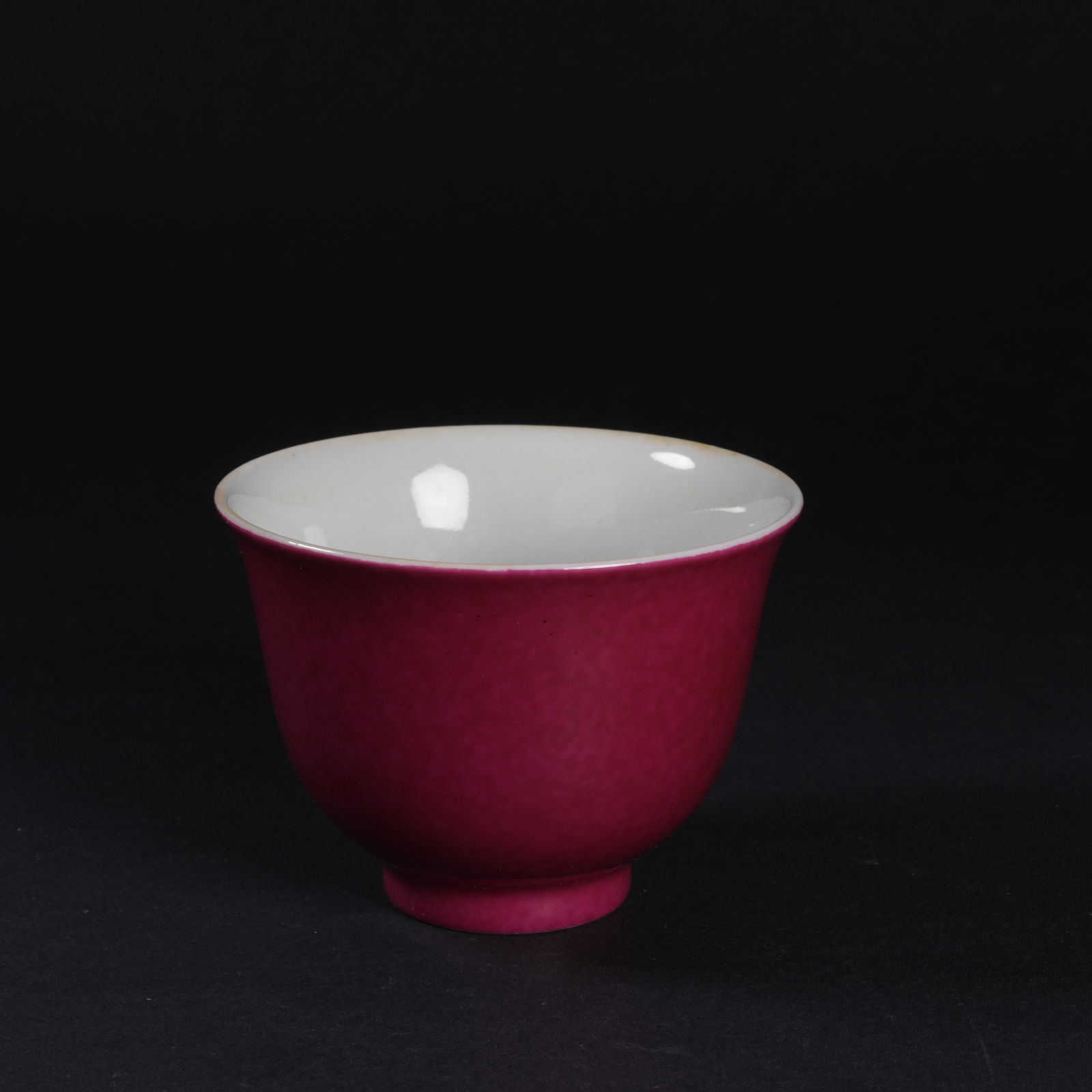 A RUBY-RED GLAZED CUP - 3