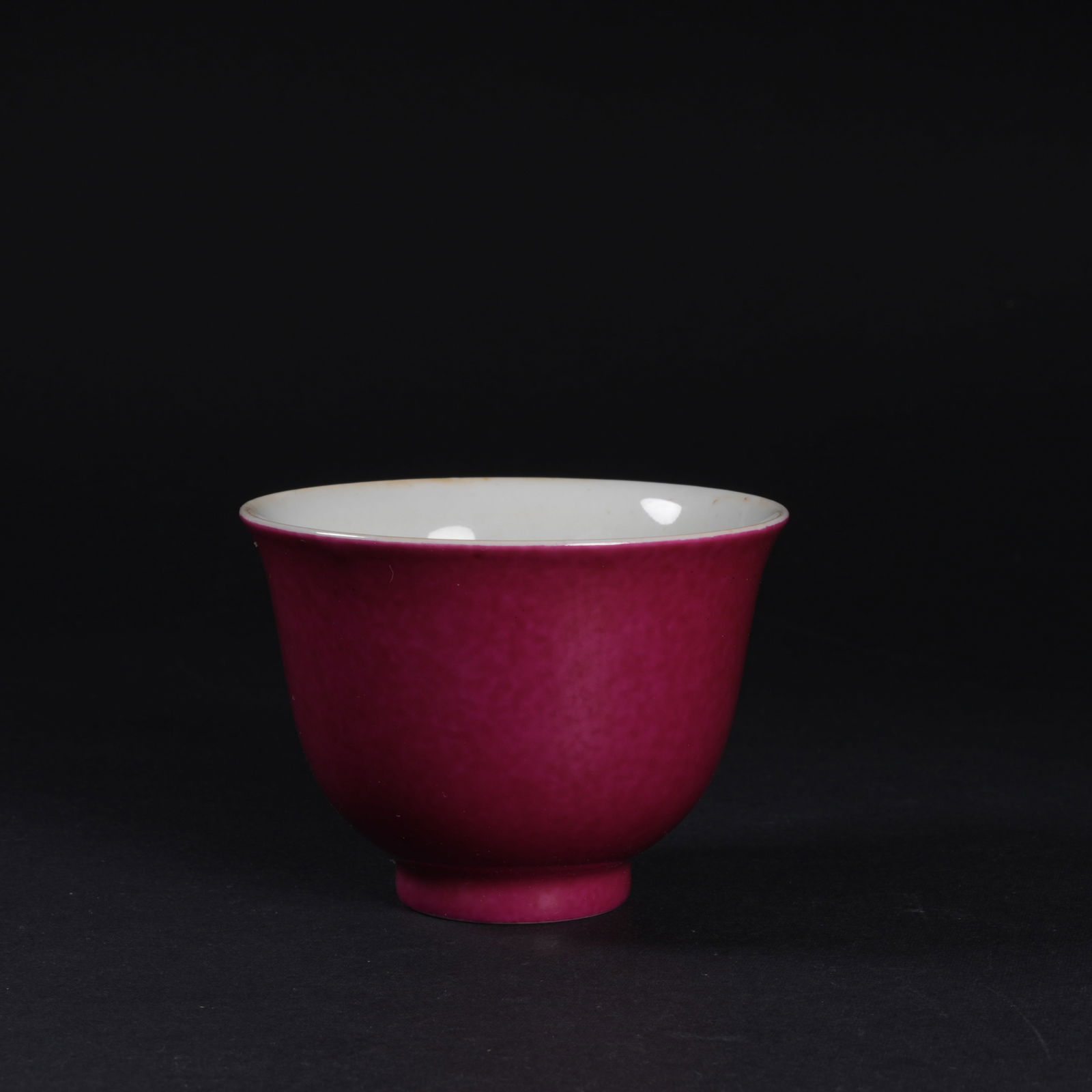 A RUBY-RED GLAZED CUP - 4
