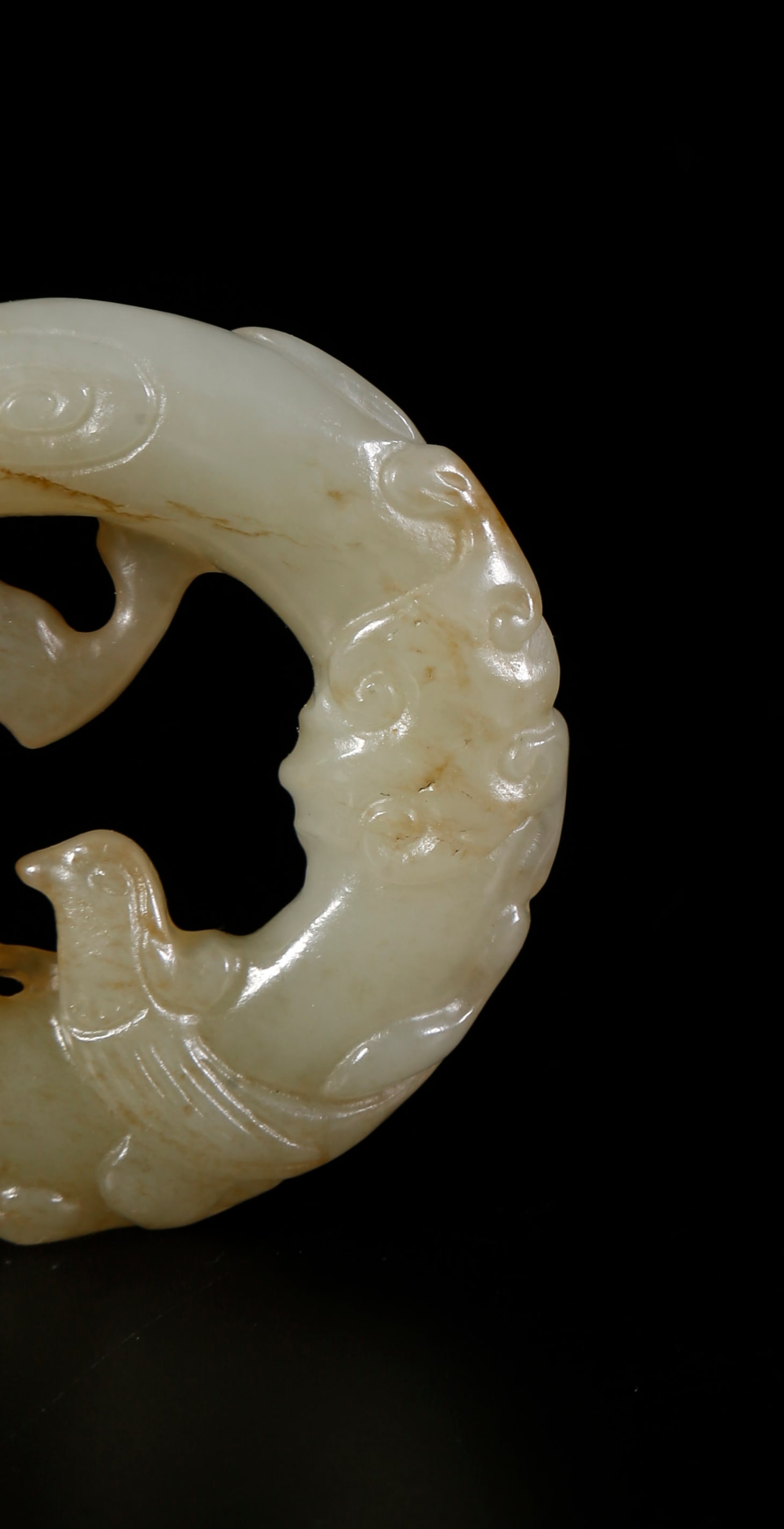 A HETIAN JADE DRAGON-PATTERNED RING - 2