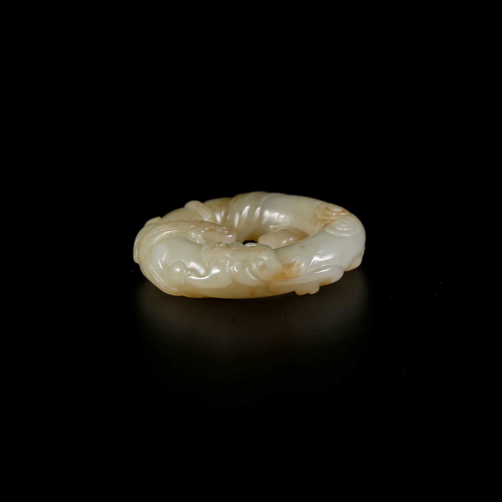 A HETIAN JADE DRAGON-PATTERNED RING - 5