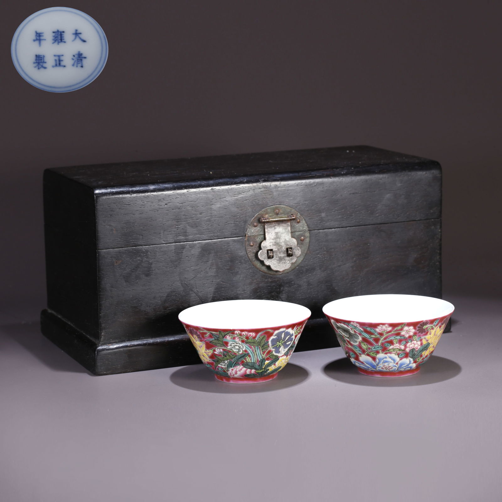 A FAMILLE ROSE FLORAL PATTERN CUP (PAIR): Famille Rose Floral Pattern Cup (Pair)