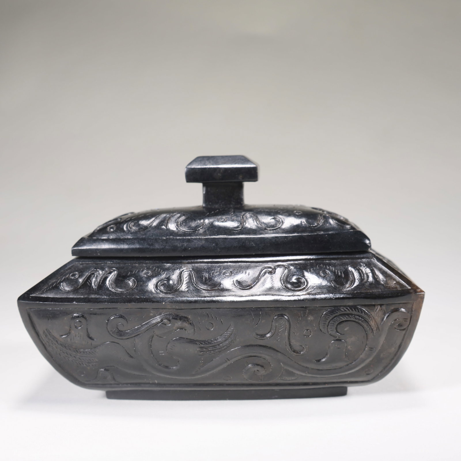 A HETIAN JADE RECTANGULAR COVERED BOX WITH BOGUWAN (ANTIQUE PATTERN) - 6