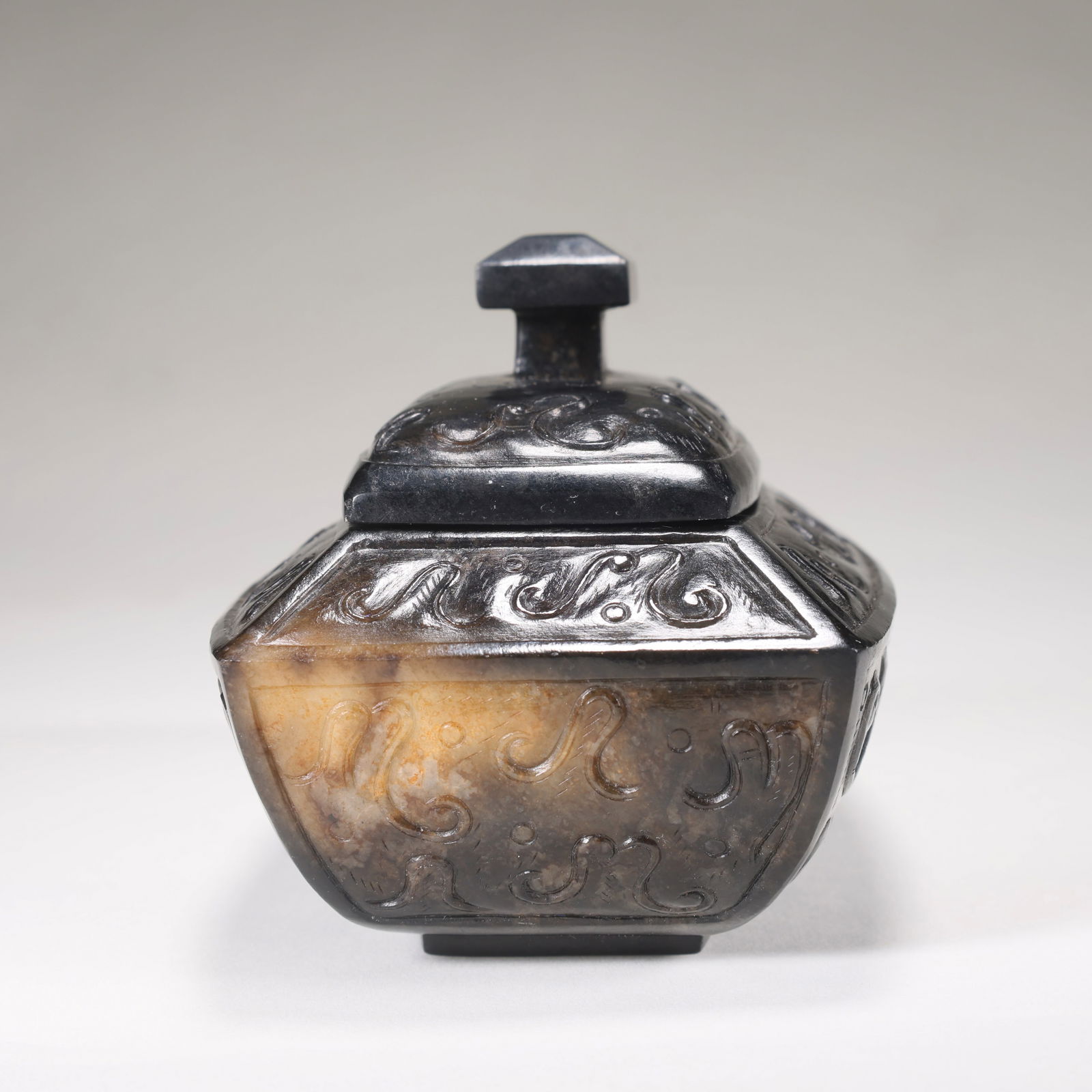 A HETIAN JADE RECTANGULAR COVERED BOX WITH BOGUWAN (ANTIQUE PATTERN) - 7