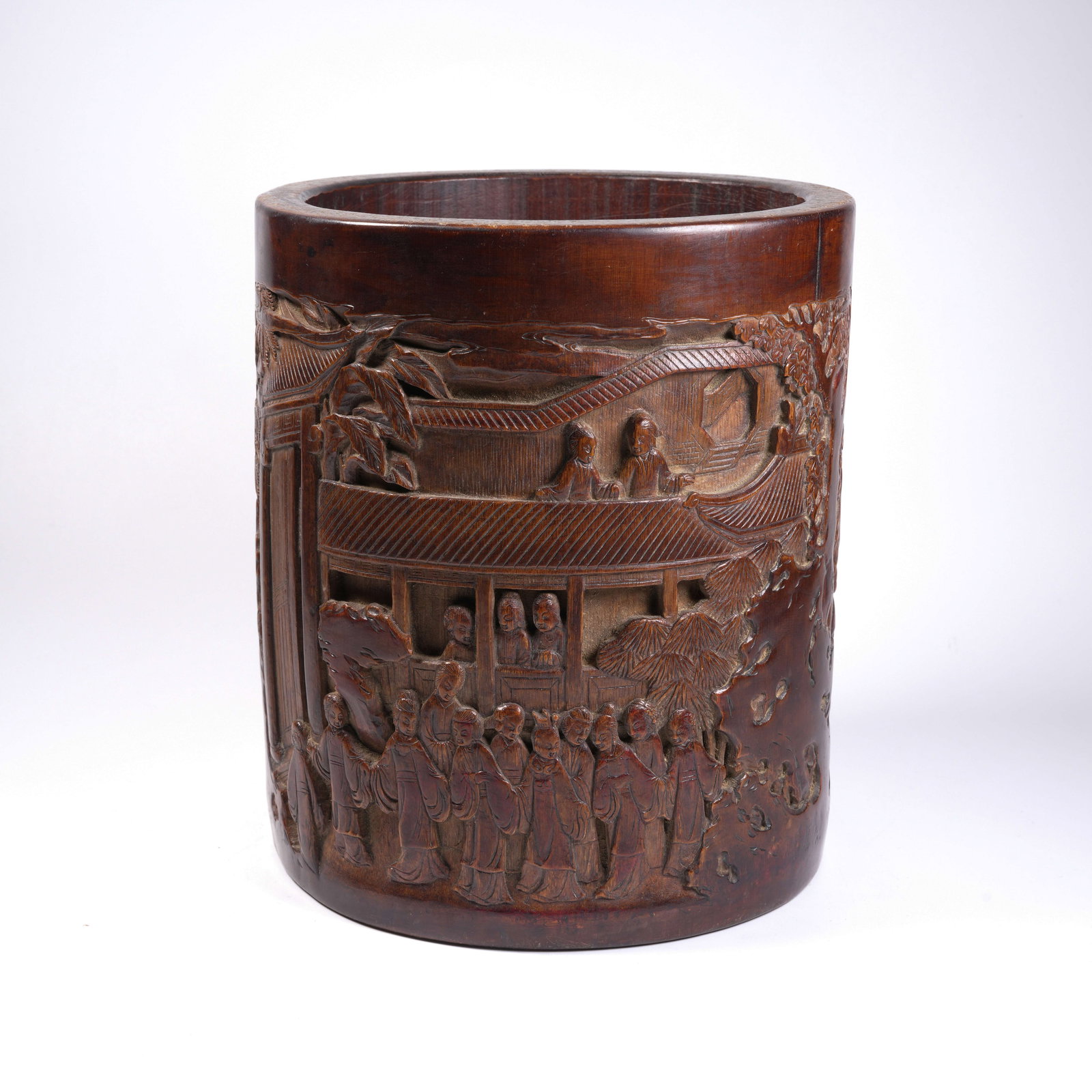 A BAMBOO-ROOT CARVED BRUSH POT WITH FIGURAL NARRATIVE MOTIF: Bamboo-Root Carved Brush Pot with Figural Narrative Motif
