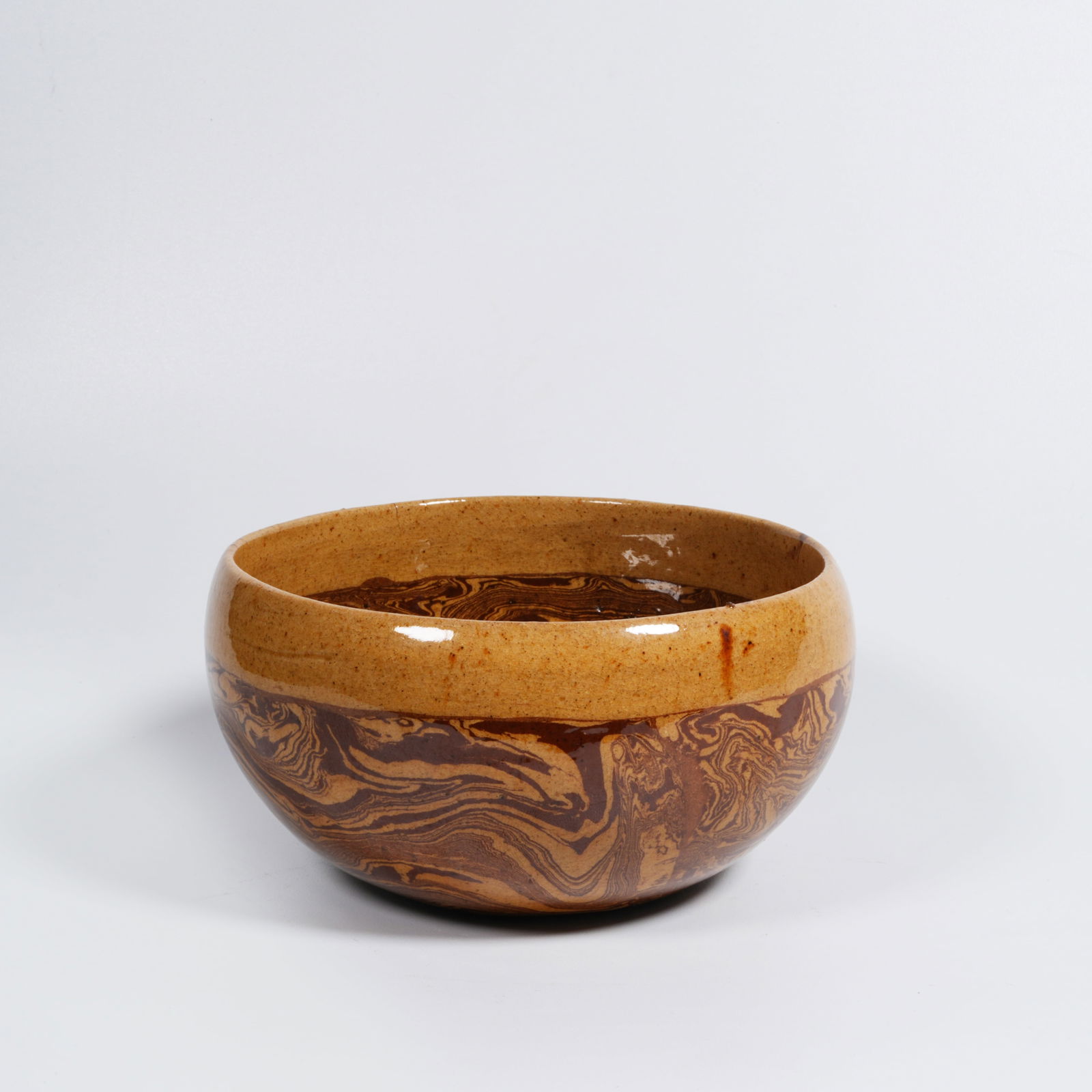 A MARBLED-BODY YELLOW-GLAZED BOWL: Marbled-body yellow-glazed bowl