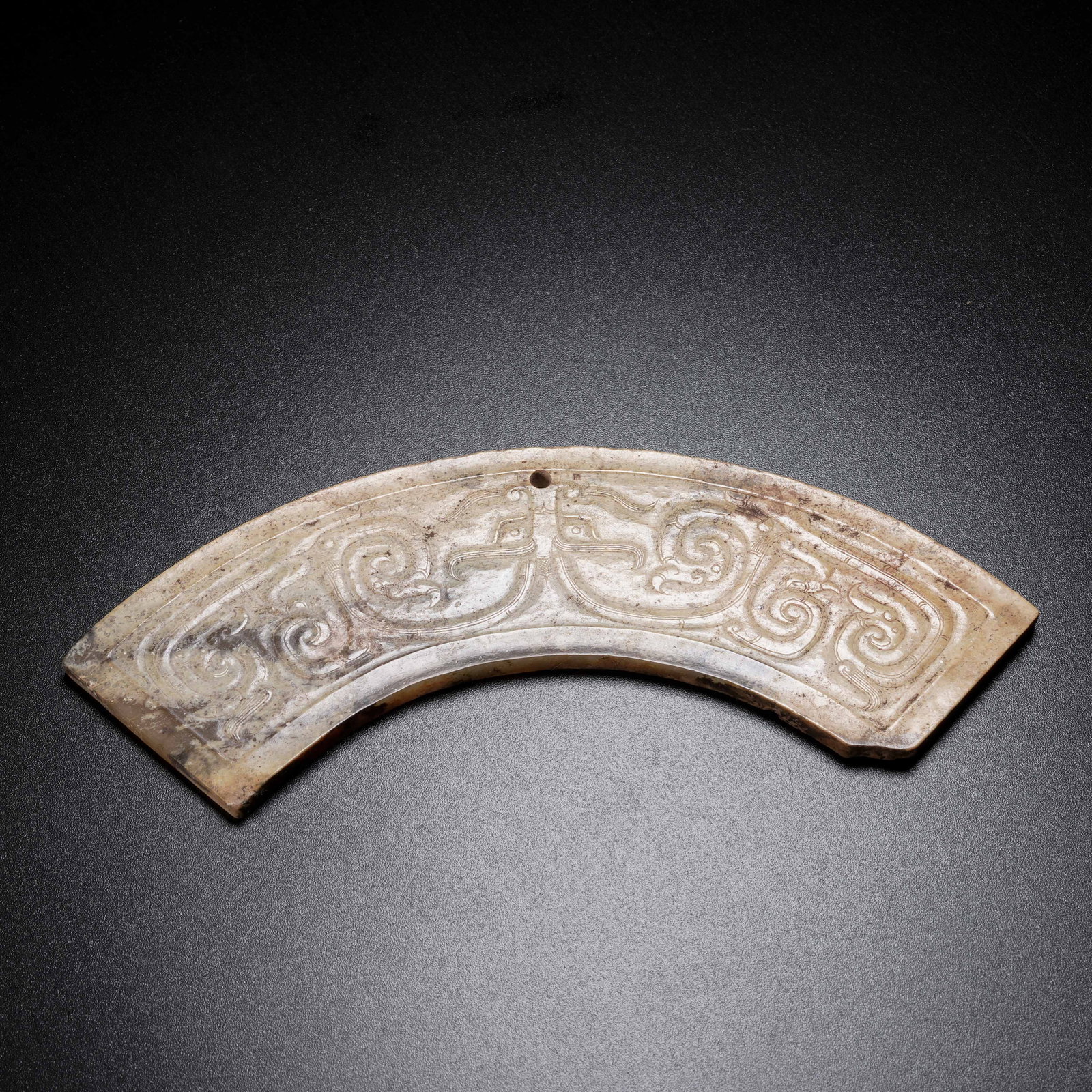 A ARCHAIC JADE ANIMAL MASK–PATTERN HUANG: Archaic Jade Animal Mask–Pattern Huang