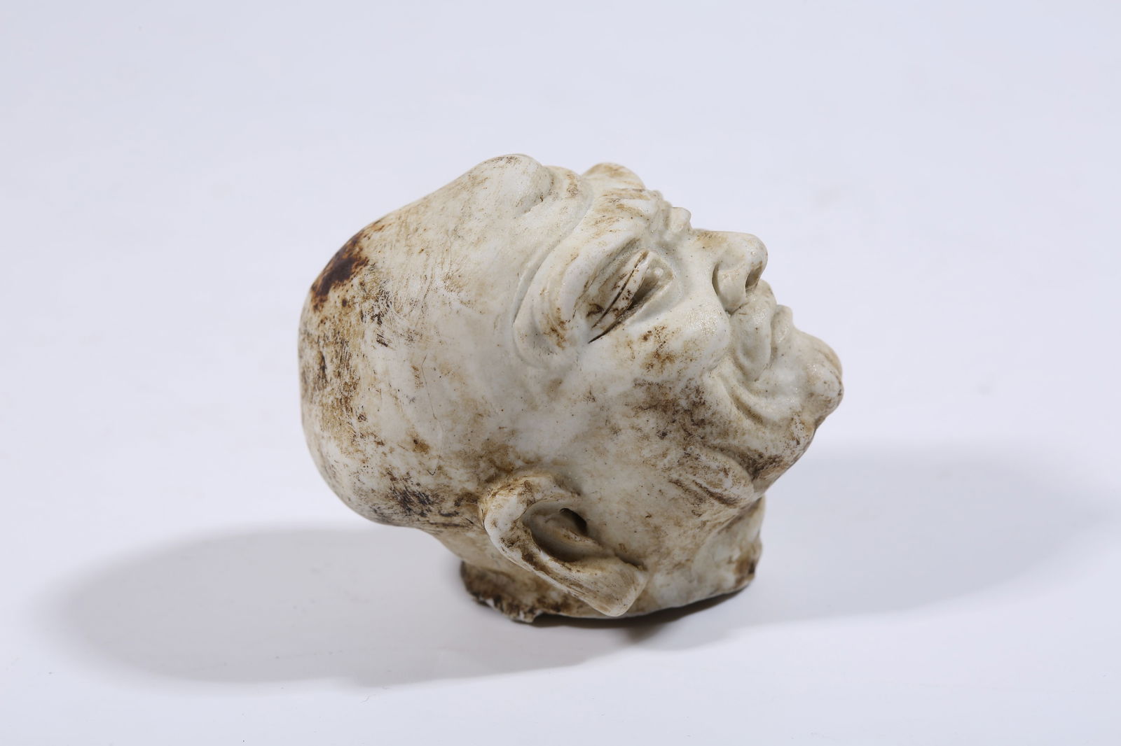 A REVERSE-PAINTED PORCELAIN LUOHAN HEAD - 4