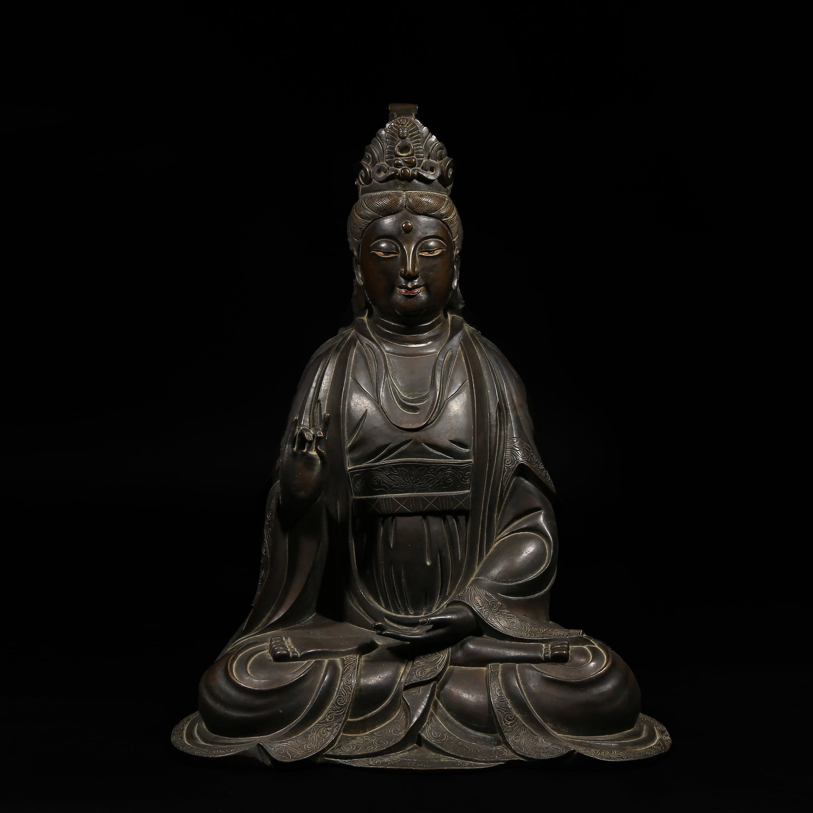 A BRONZE STATUE OF AVALOKITESHVARA: Bronze Statue of Avalokiteshvara