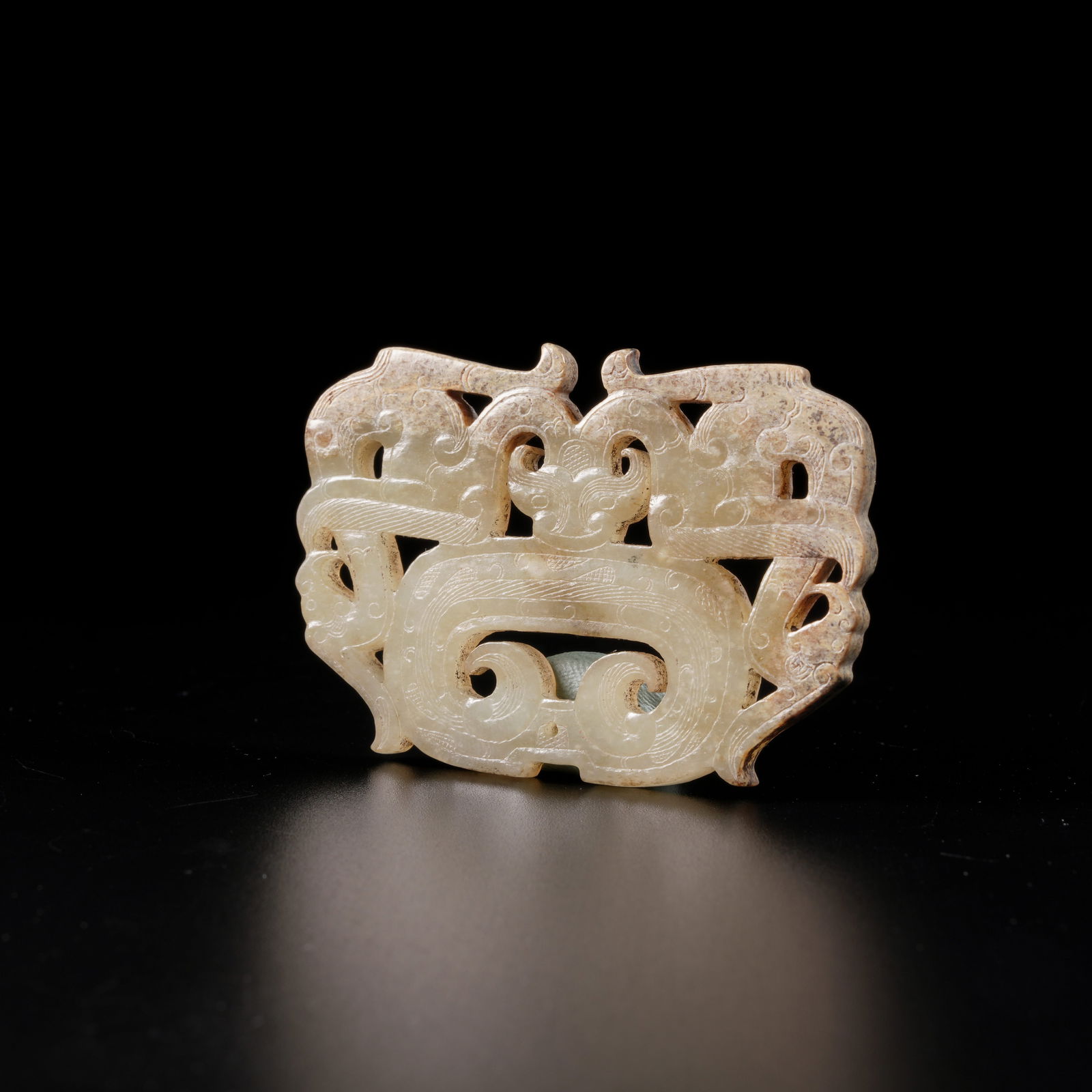 A ARCHAIC JADE DRAGON-PATTERN PENDANT (1 of 8)