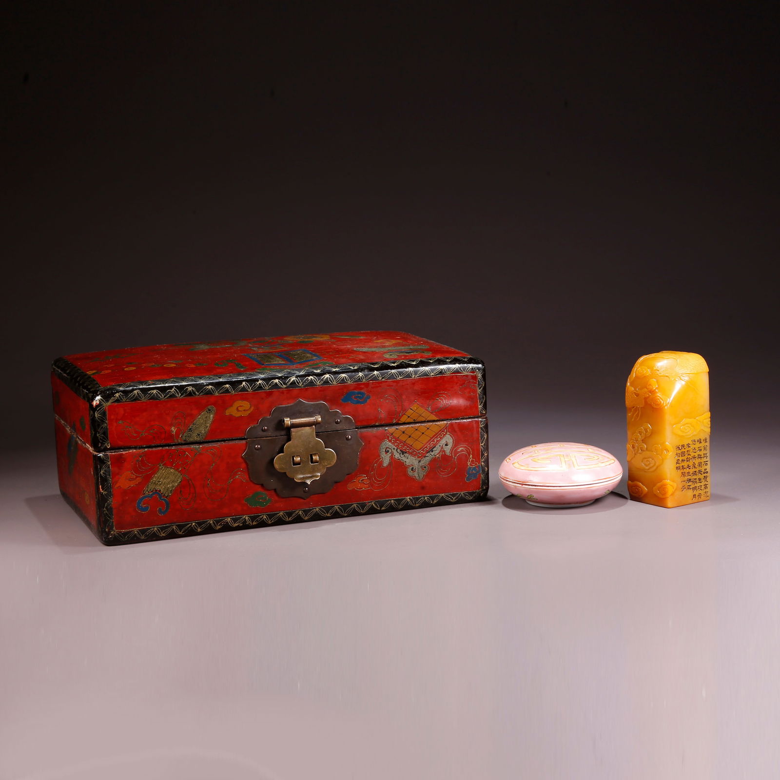 A SHOUSHAN TIANHUANG STONE SEAL WITH PHOENIX MOTIF: Shoushan Tianhuang Stone Seal with Phoenix Motif