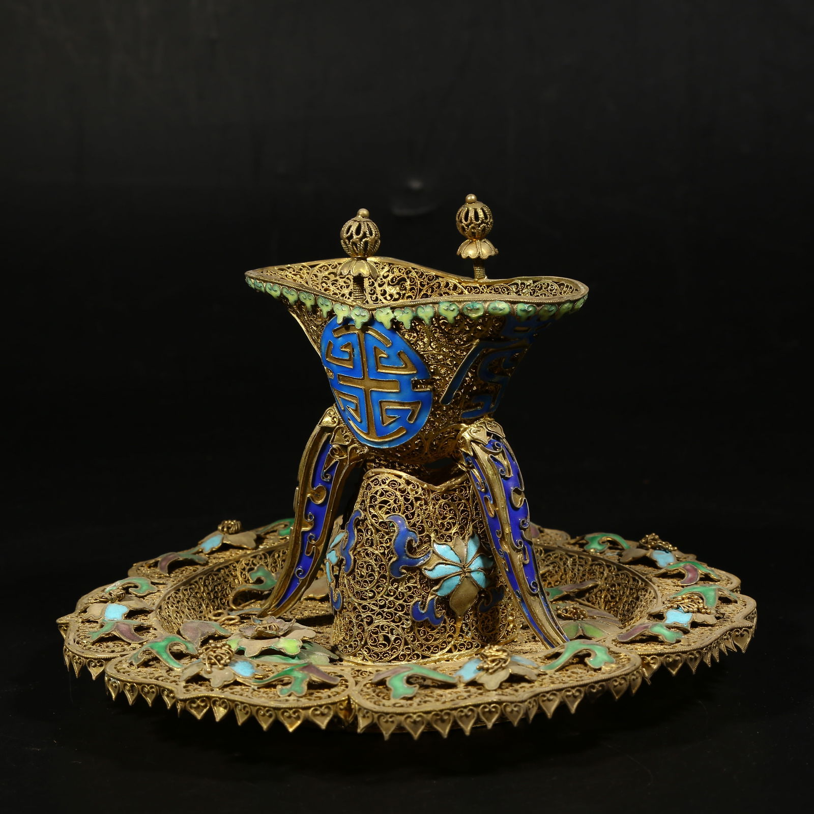 A GILDED SILVER FILIGREE CLOISONNÉ JUE CUP: Gilded silver filigree cloisonné jue cup