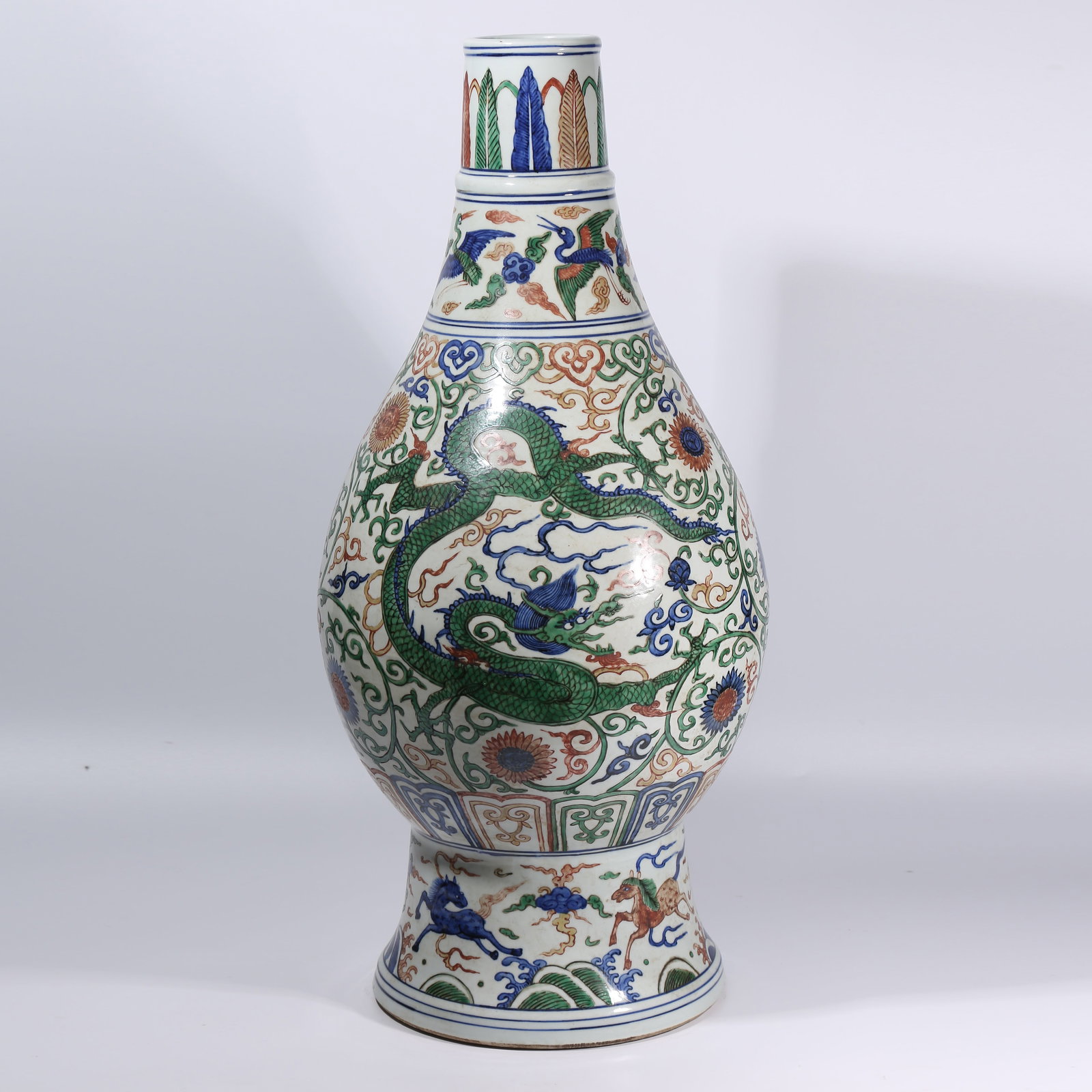 A BLUE-AND-WHITE WUCAI DRAGON THROUGH-FLOWER LARGE VASE: Blue-and-White Wucai Dragon Through-Flower Large Vase