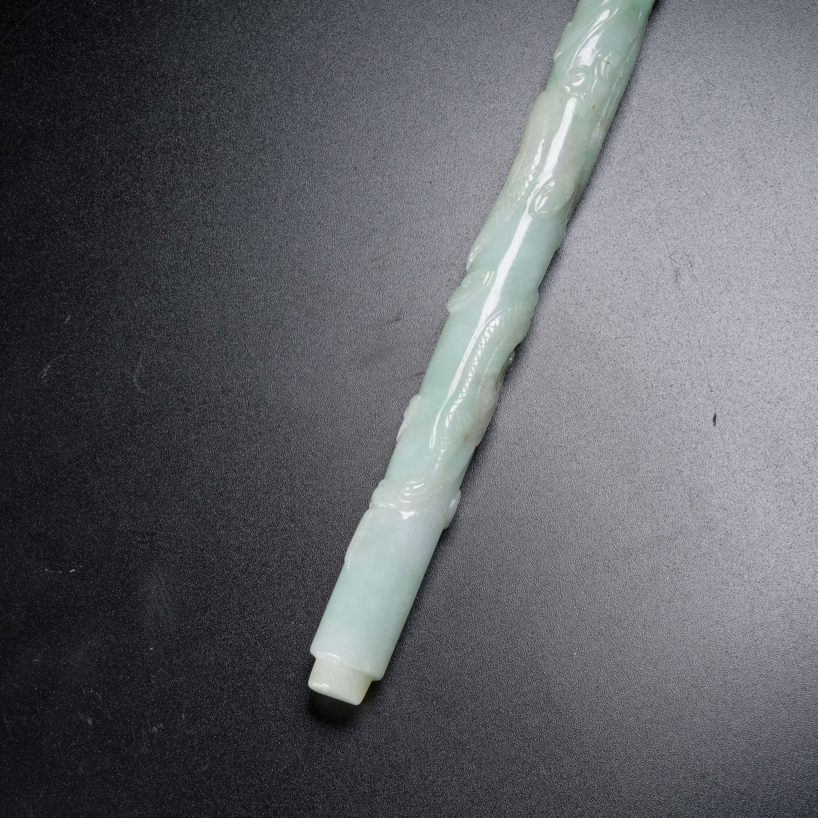 A JADEITE COILED DRAGON–PATTERN BRUSH HOLDER - 2