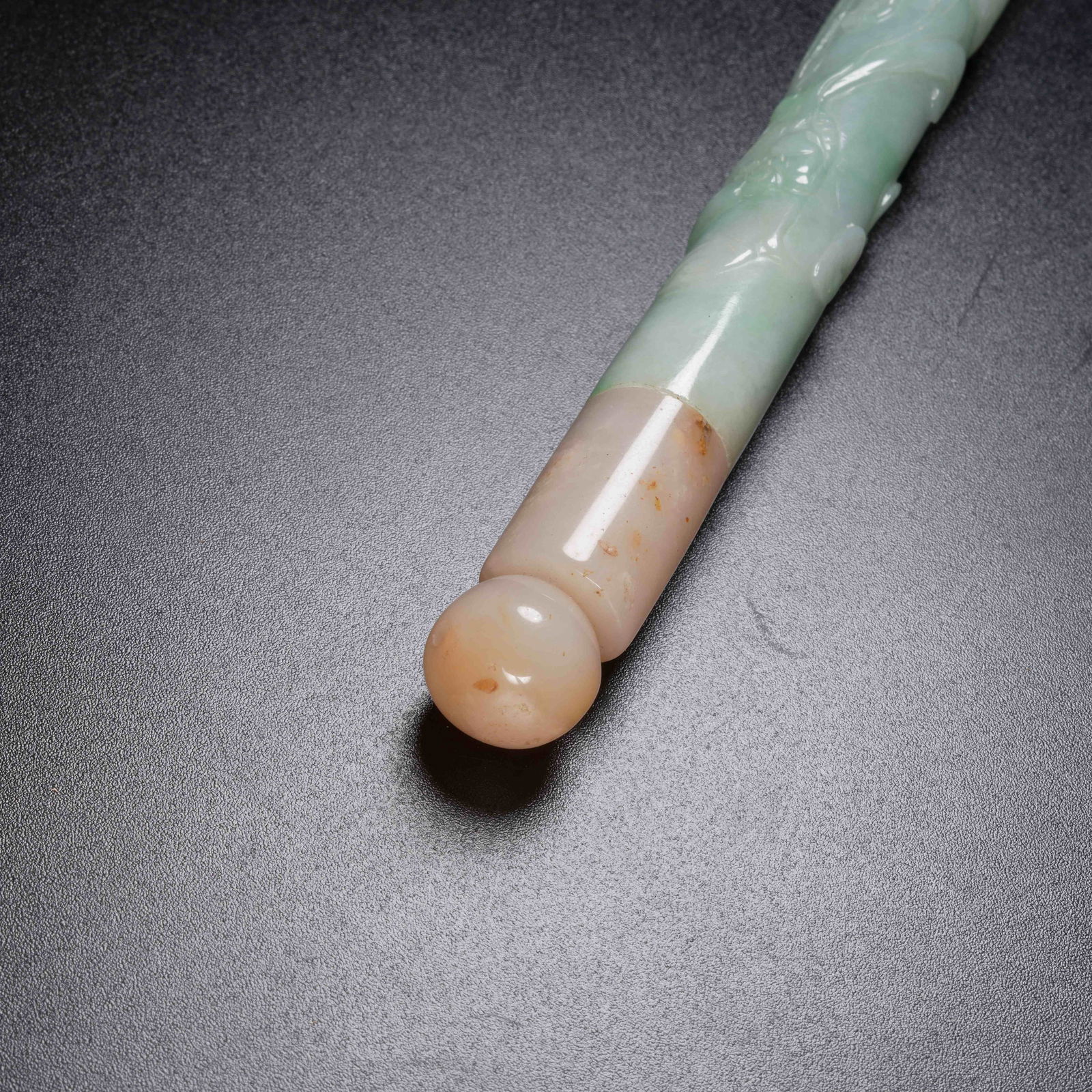 A JADEITE COILED DRAGON–PATTERN BRUSH HOLDER - 7