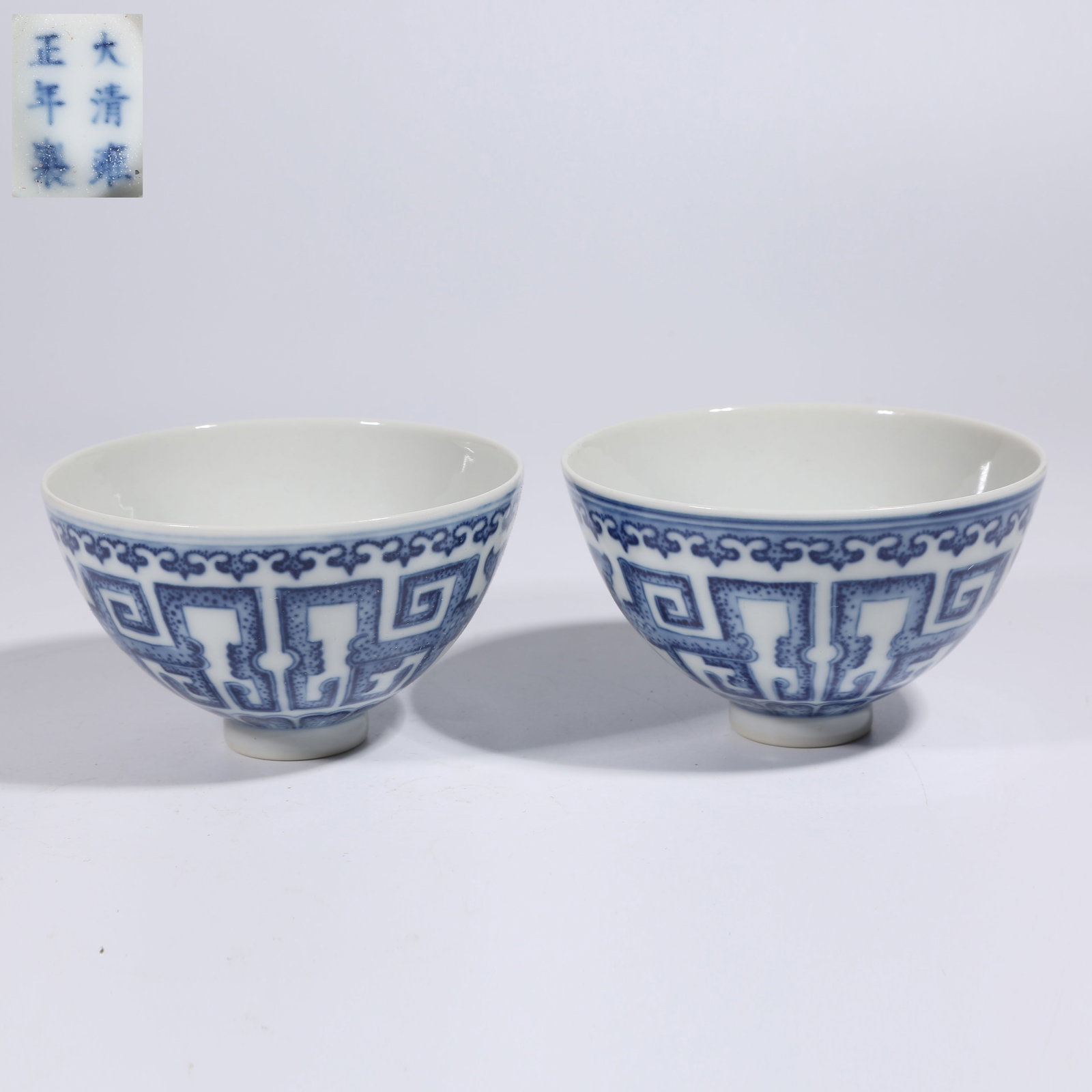A SET OF BLUE-AND-WHITE KUI DRAGON CHICKEN-HEART CUPS: Set of Blue-and-White Kui Dragon Chicken-Heart Cups