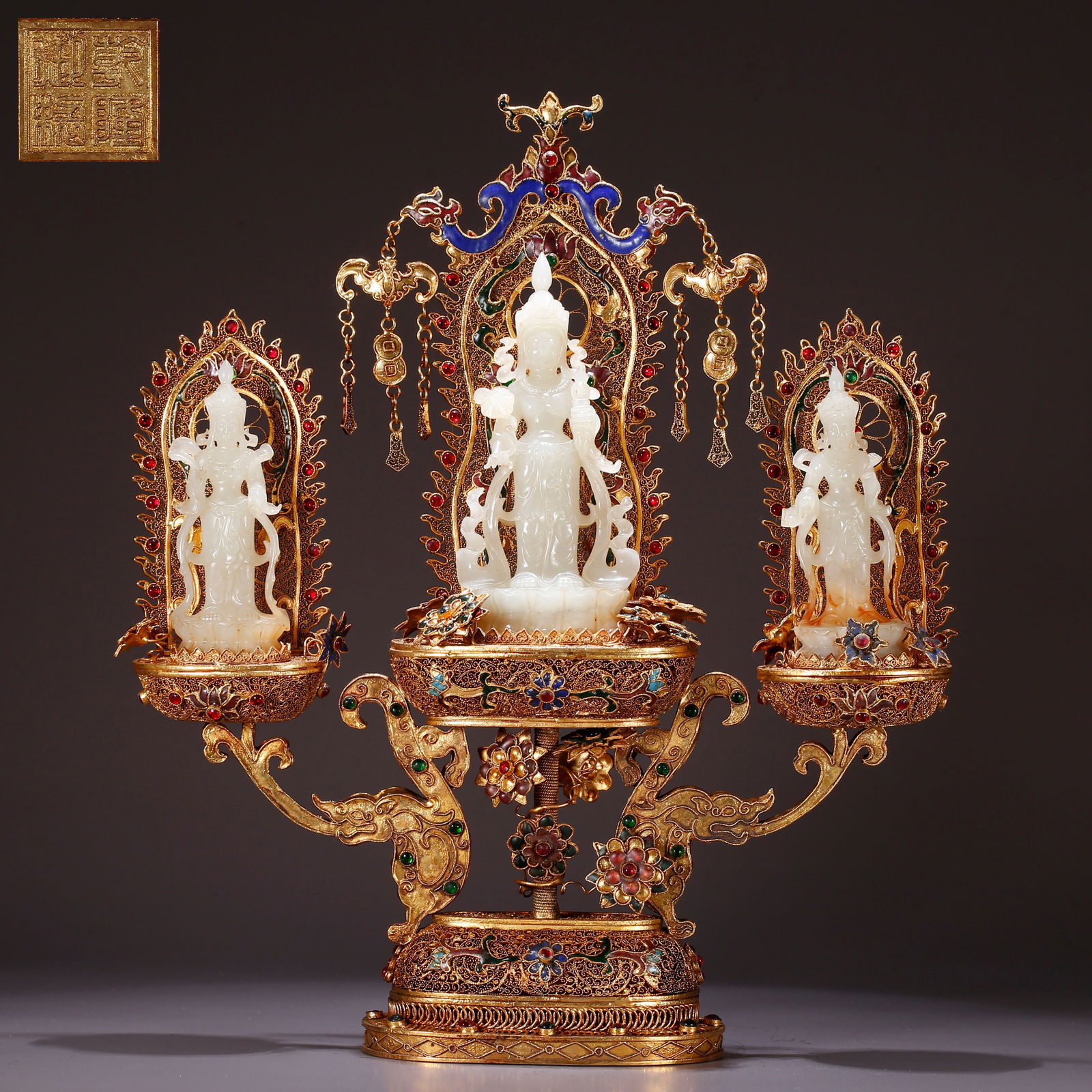 A HETIAN JADE BUDDHA STATUE: Hetian Jade Buddha Statue