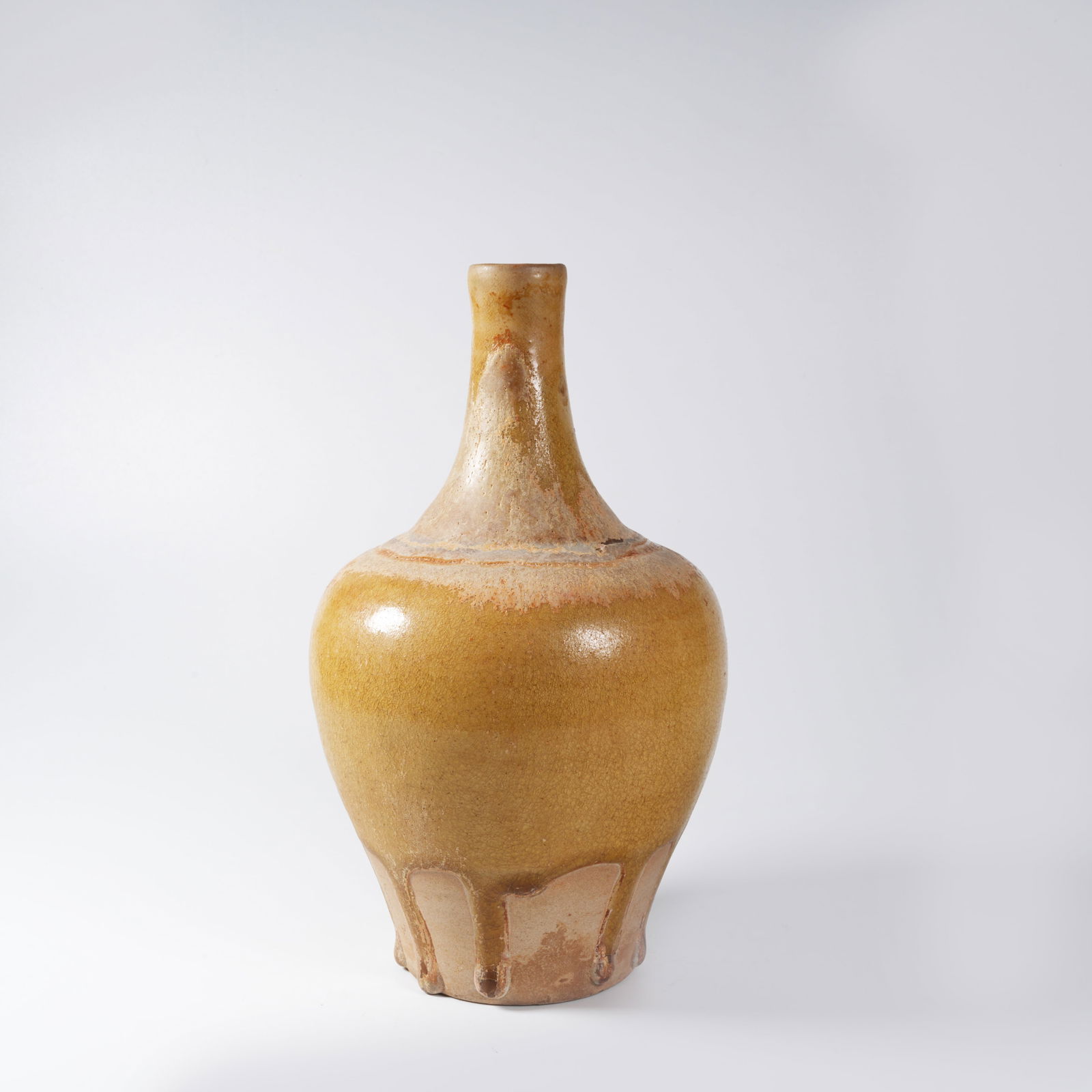 A YELLOW-GLAZED VASE (SHANGPING): Yellow-glazed vase (shangping)