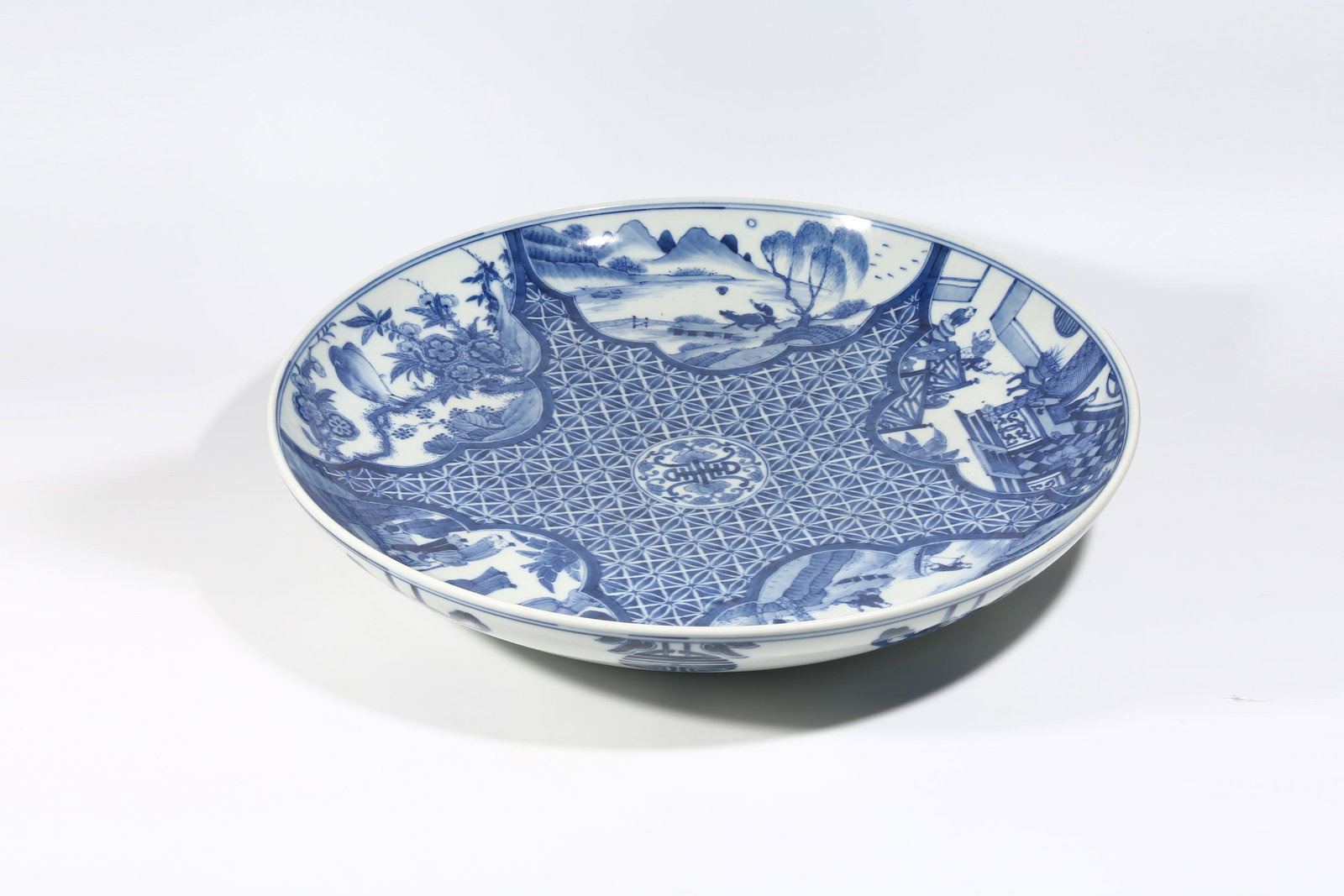 A LARGE BLUE AND WHITE DISH WITH FIGURE STORY DESIGN: Large blue and white dish with figure story design