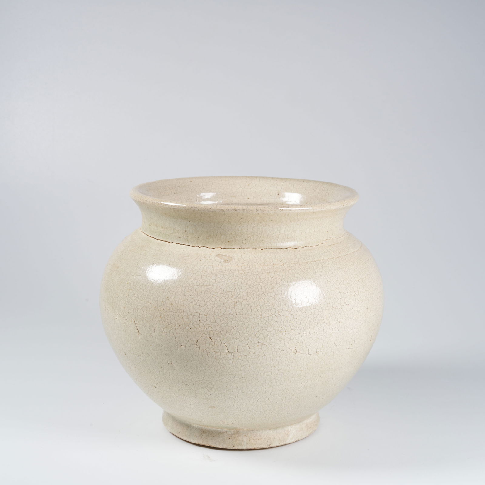 A WHITE-GLAZED JAR: White-glazed jar