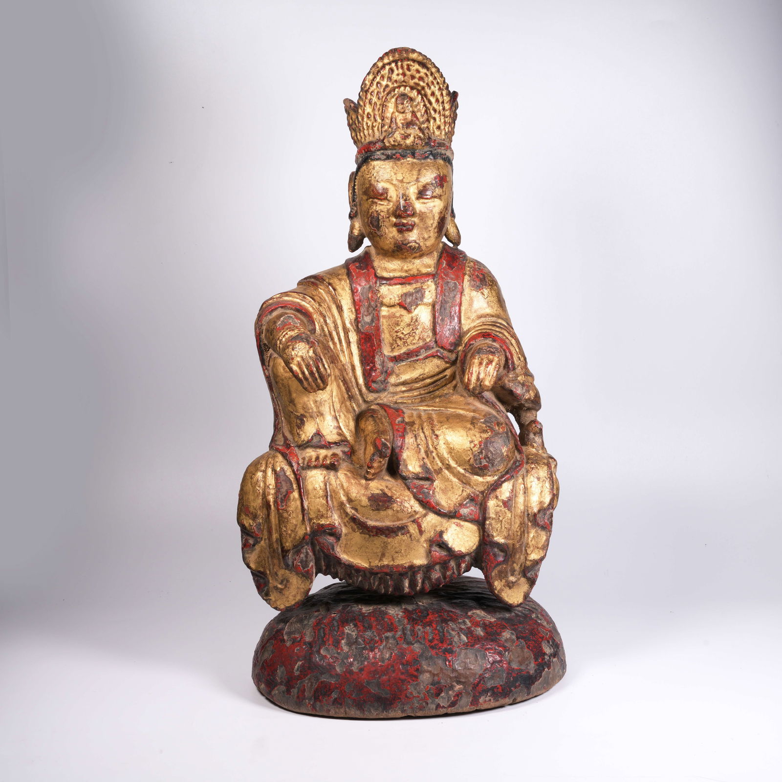 A GILT-LACQUER FREE-POSTURE GUANYIN FIGURE: Gilt-Lacquer Free-Posture Guanyin Figure