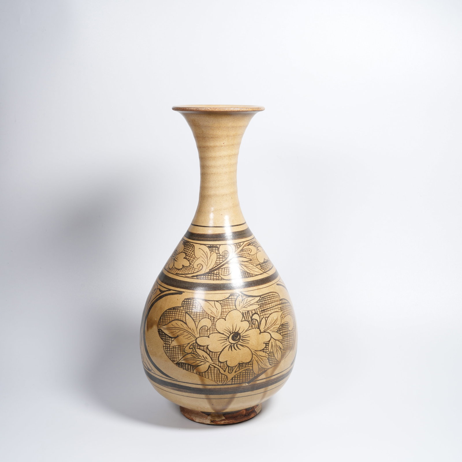 A CIZHOU WARE FLORAL YUHUCHUNPING VASE: Cizhou ware floral yuhuchunping vase
