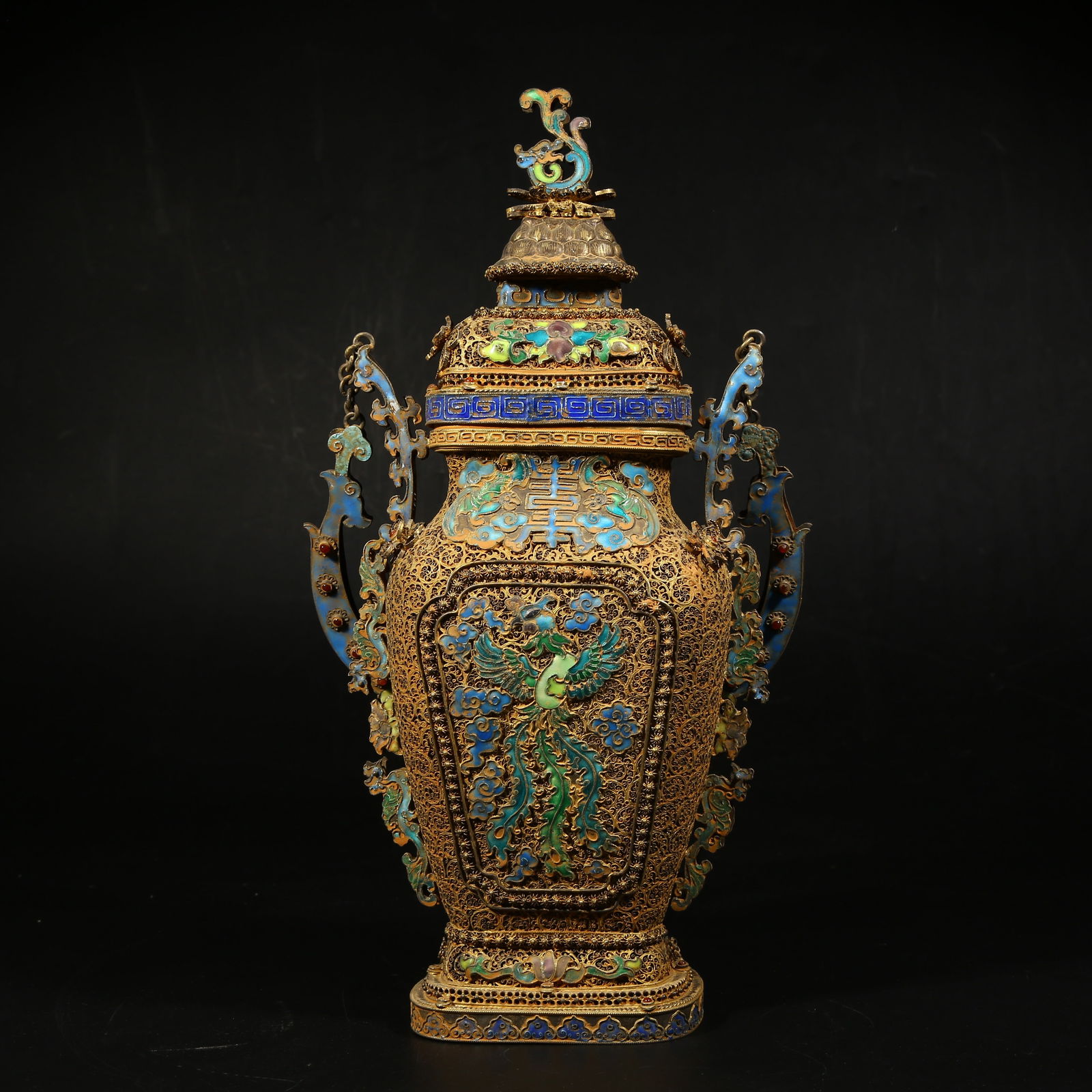 A GILDED SILVER FILIGREE CLOISONNÉ EWER WITH PHOENIX DESIGN AND HANDLE: Gilded silver filigree cloisonné ewer with phoenix design and handle