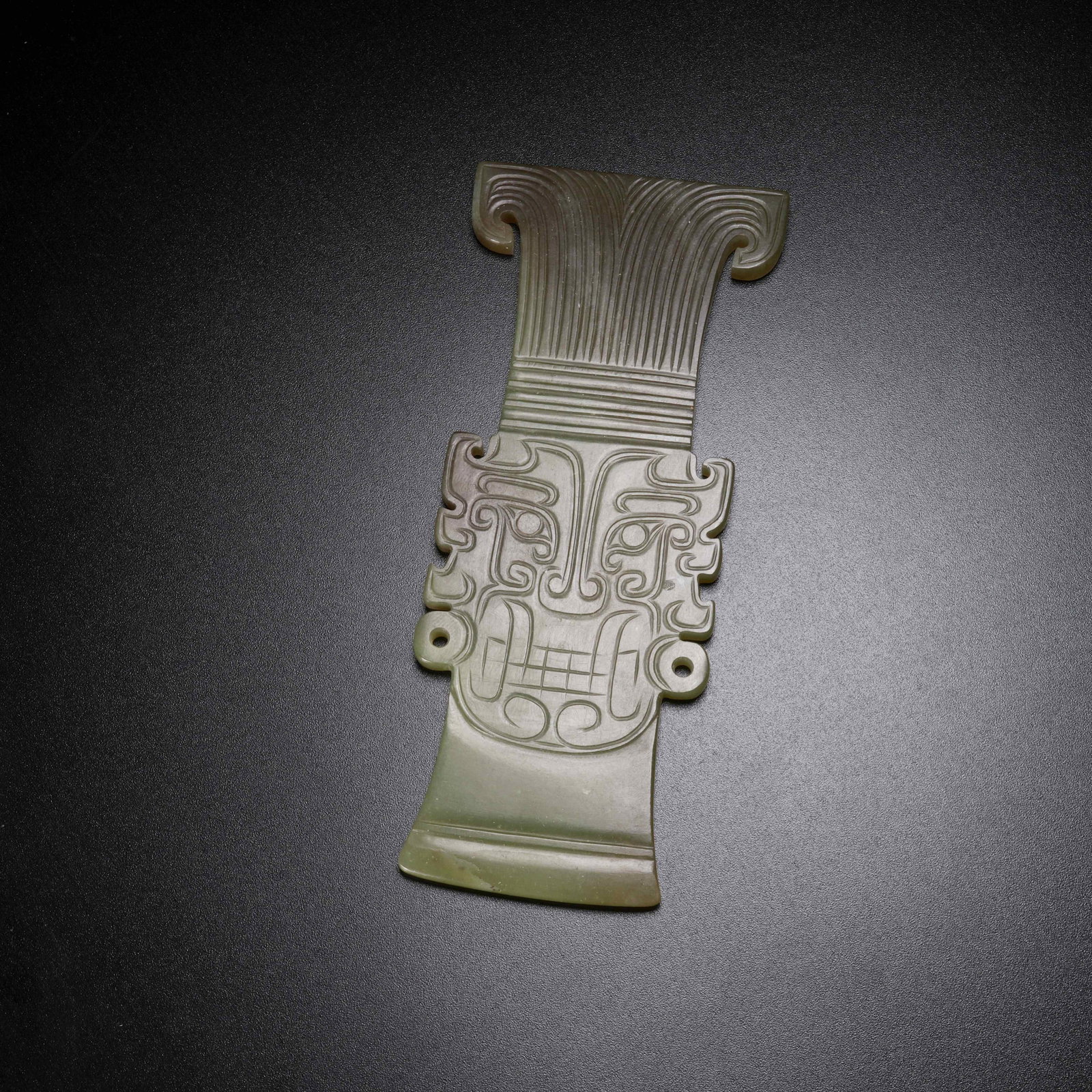 A ARCHAIC JADE DIVINE FACE PENDANT: Archaic Jade Divine Face Pendant