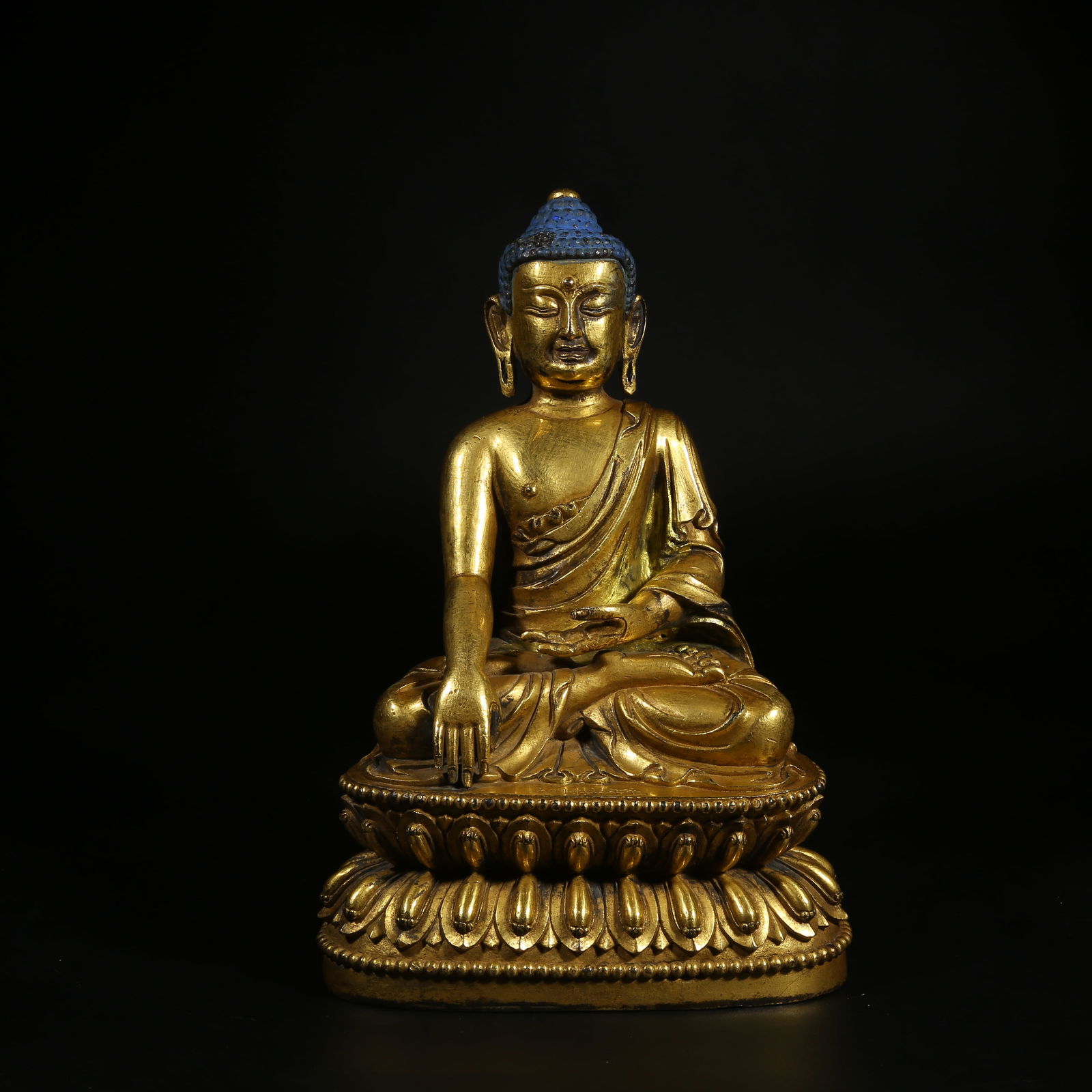 A GILT-BRONZE STATUE OF SHAKYAMUNI BUDDHA: Gilt-Bronze Statue of Shakyamuni Buddha