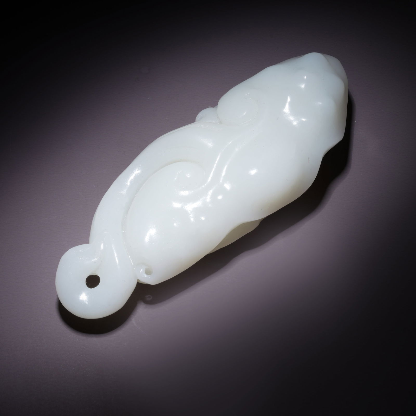 A HETIAN WHITE JADE LINGZHI HANDHELD ORNAMENT: Hetian White Jade Lingzhi Handheld Ornament