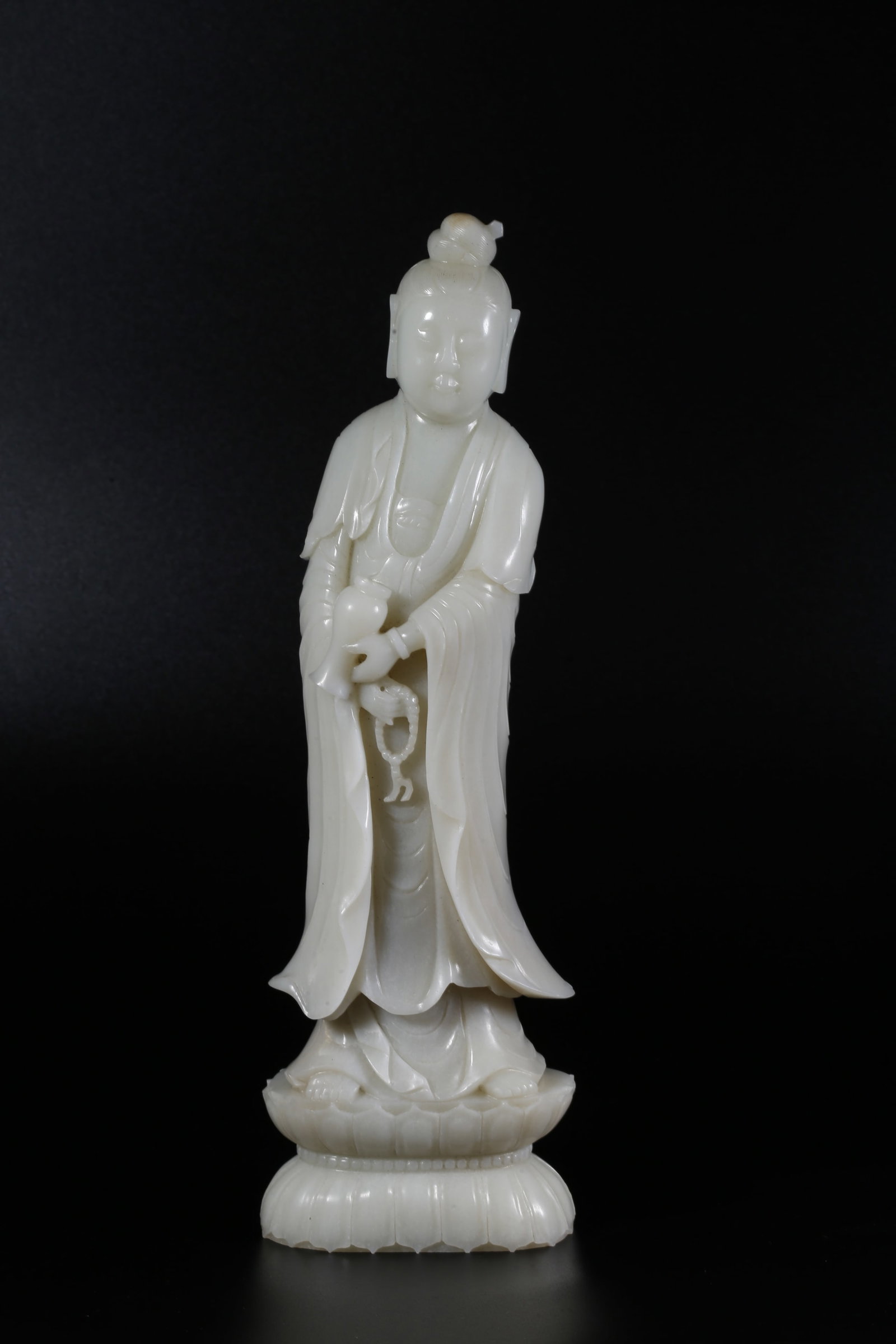 A HETIAN JADE CARVED GUANYIN STATUE (1 of 10)