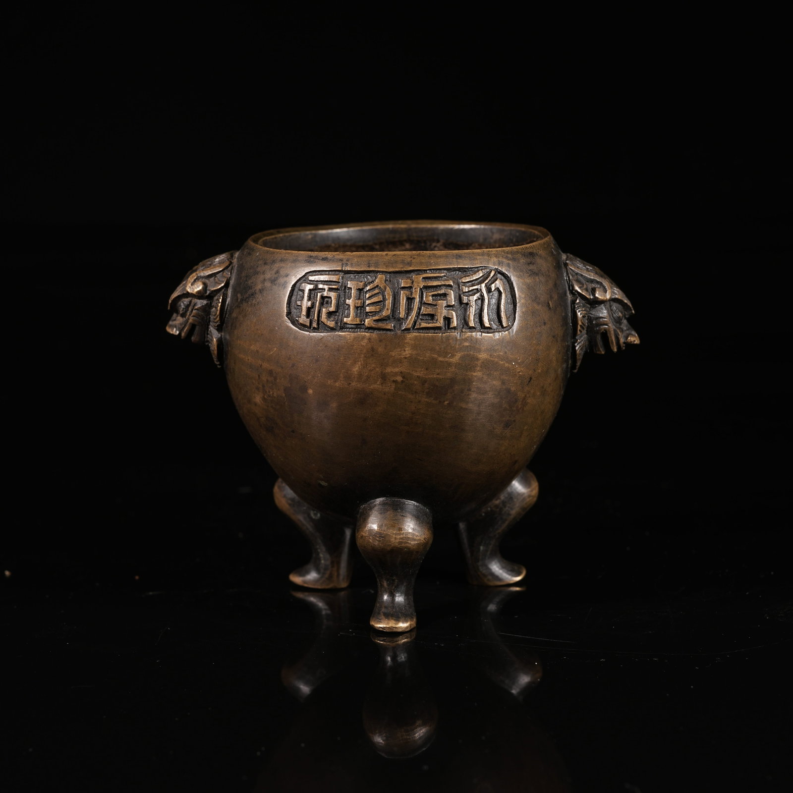 A BRONZE TRIPOD CENSER WITH LION-HEAD HANDLES (1 of 9)