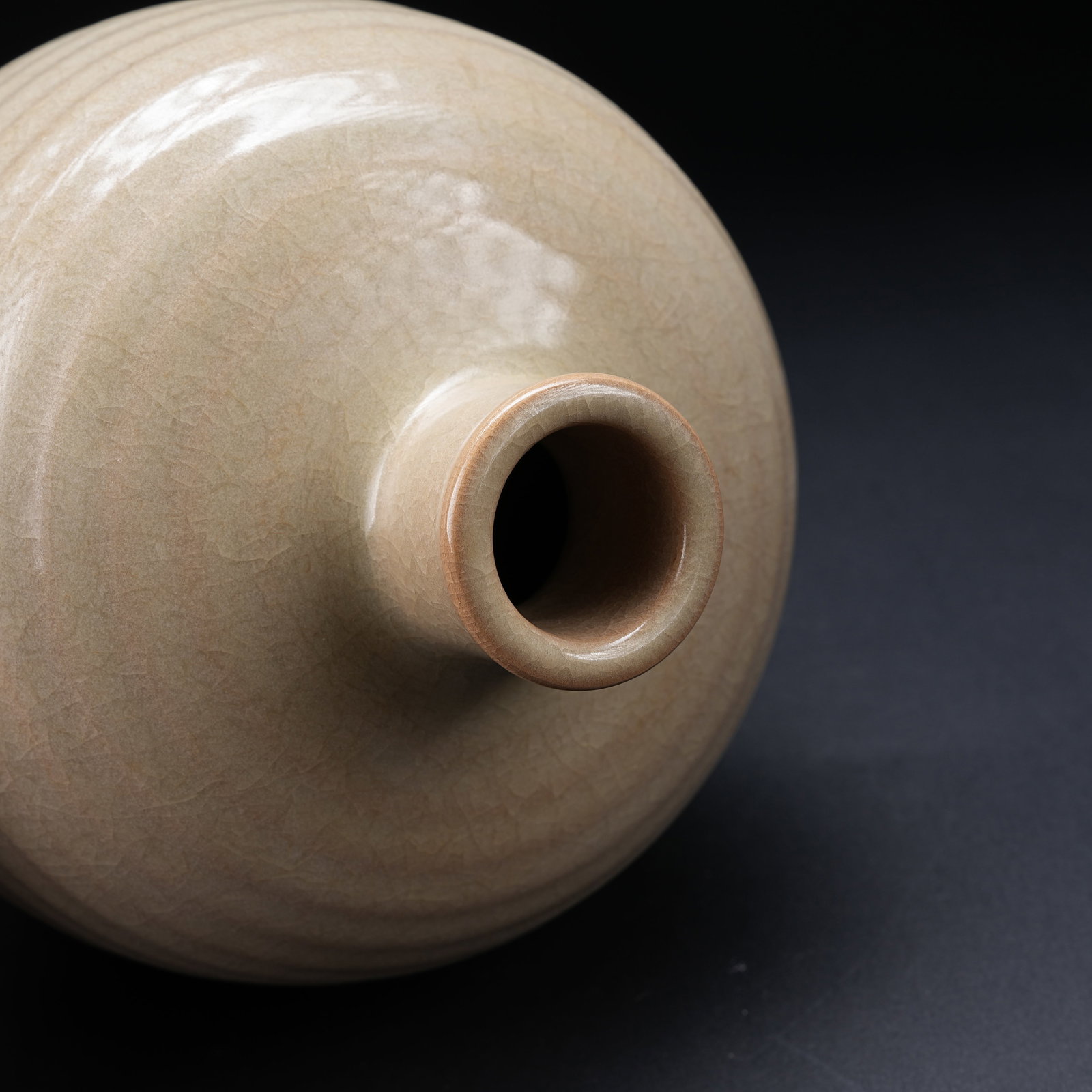 A OLD KILN STRING-PATTERNED BOTTLE - 7