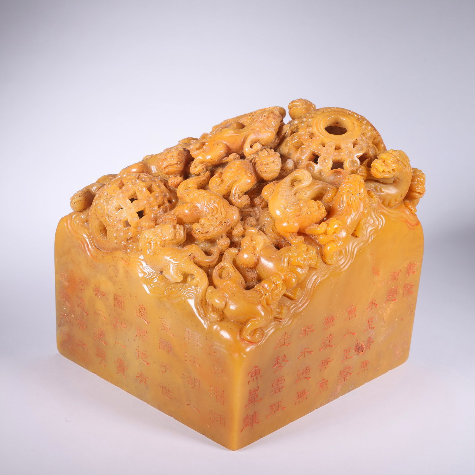 A TIANHUANG STONE LARGE SEAL WITH INSCRIPTION: Tianhuang Stone Large Seal with Inscription