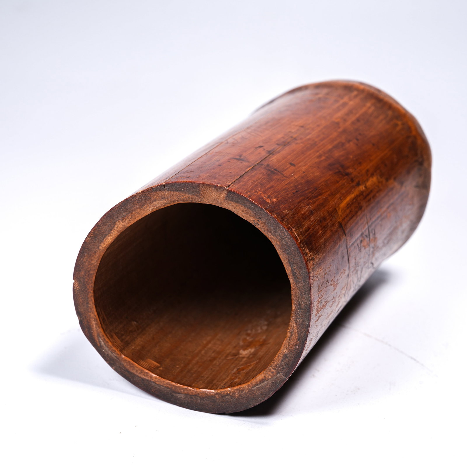 A BAMBOO ROOT CARVED BRUSH HOLDER - 8