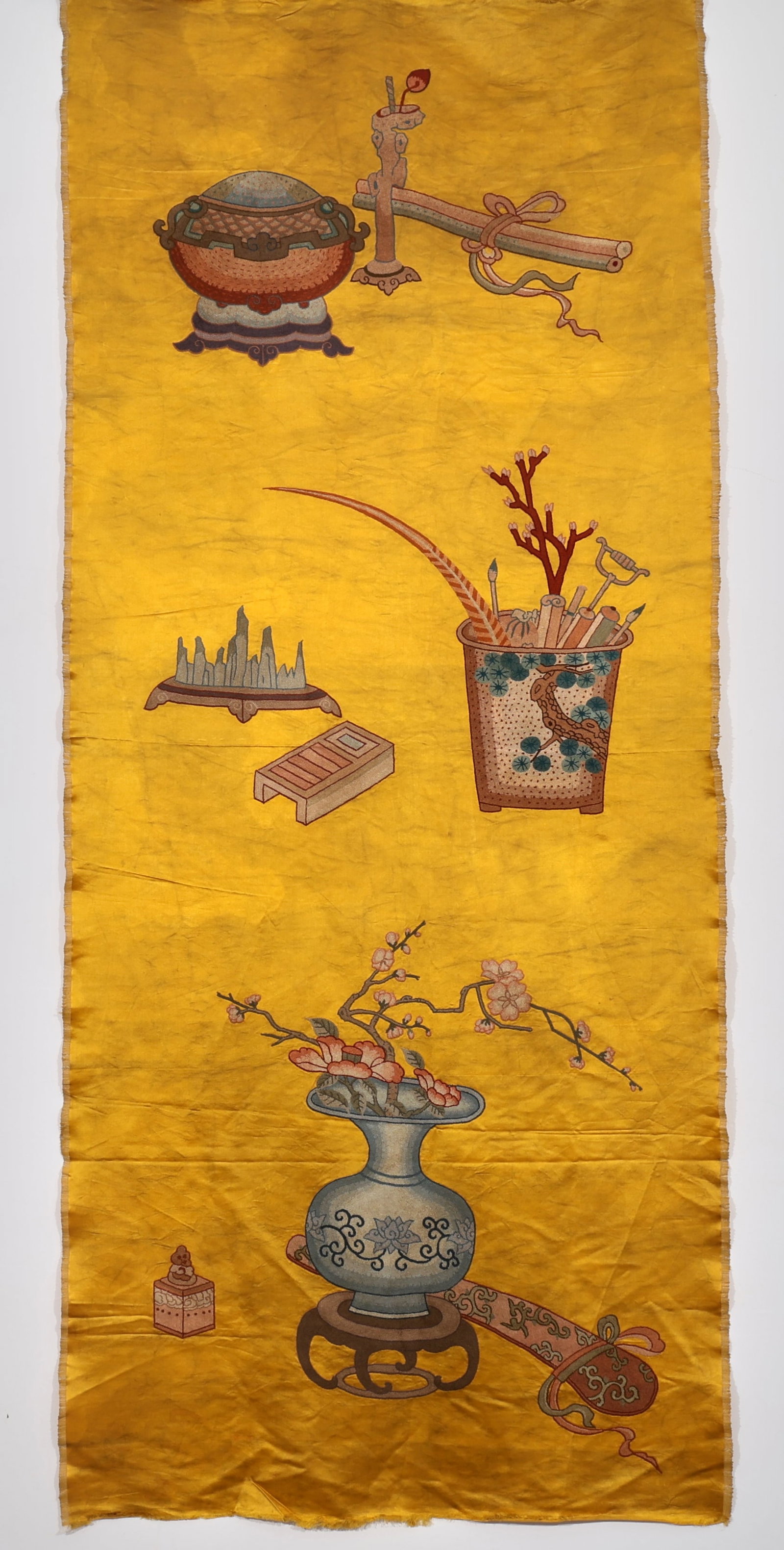 A QING DYNASTY BRIGHT YELLOW SATIN GROUND SEED-STITCH EMBROIDERED ANTIQUITIES PATTERN HANGING SCREEN (1 of 9)