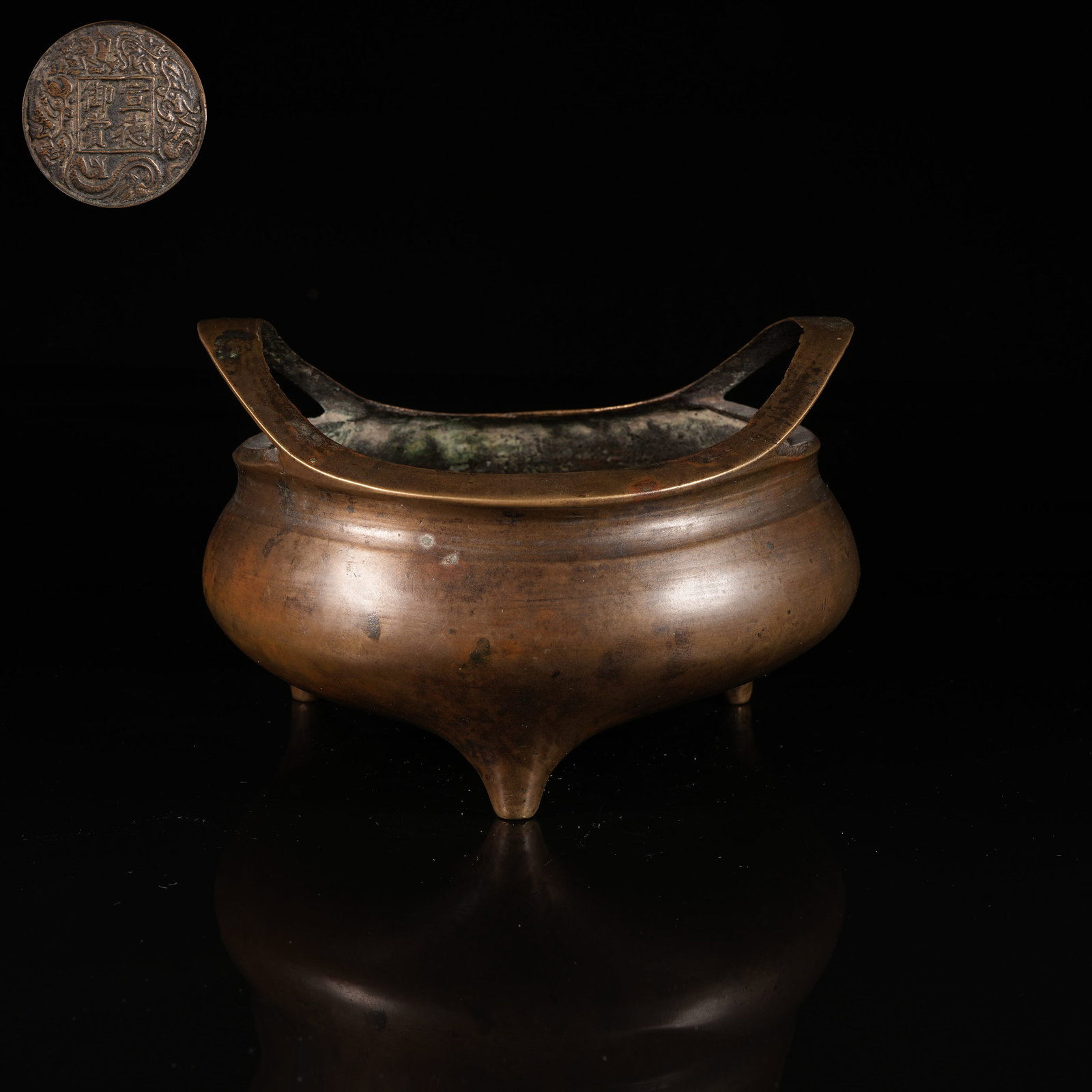 A BRONZE TRIPOD CENSER WITH BRIDGE-SHAPED HANDLES: Bronze Tripod Censer with Bridge-Shaped Handles