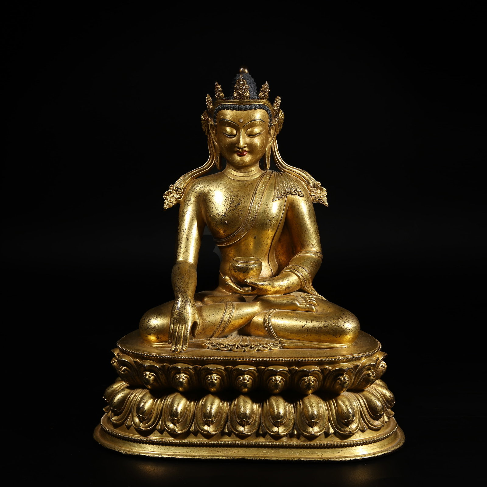 A GILT-BRONZE STATUE OF SHAKYAMUNI BUDDHA (1 of 8)