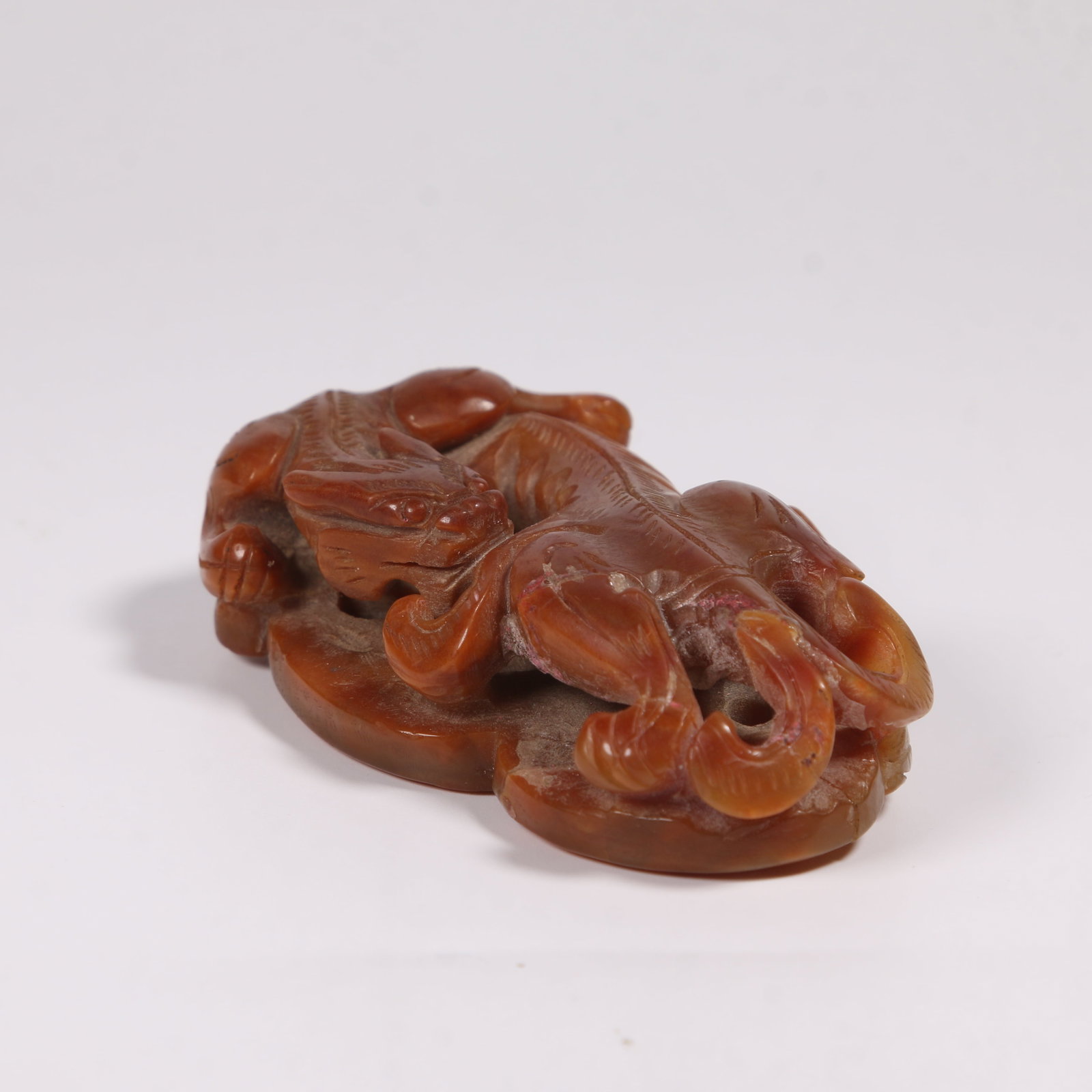 A ARCHAIC JADE CHILONG-PATTERN PENDANT (1 of 7)