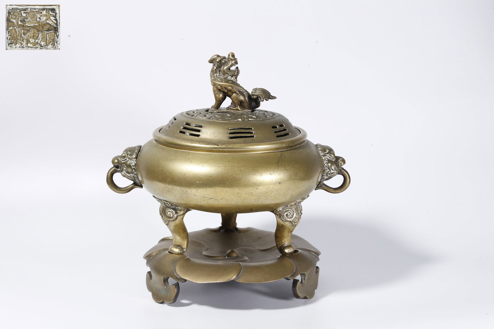 A BRONZE INCENSE BURNER WITH TWIN BEAST HANDLES AND TIGER KNOB (1 of 9)