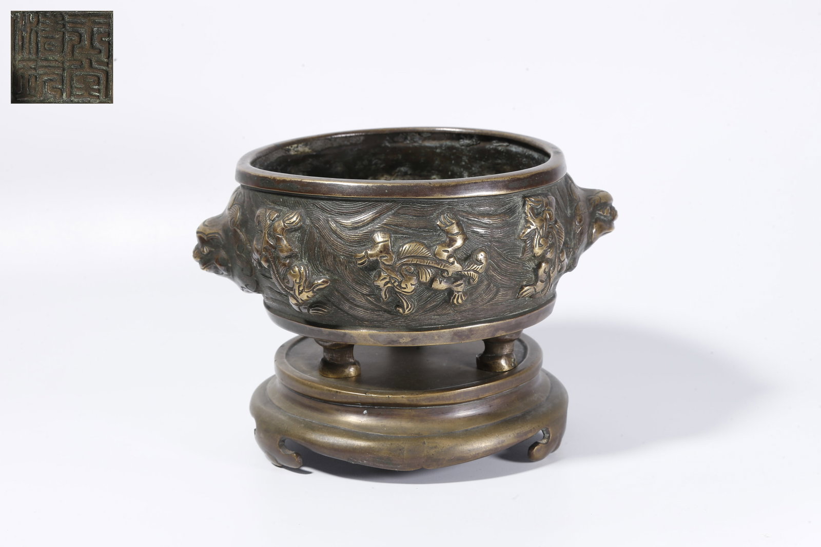 A BRONZE INCENSE BURNER WITH TWIN BEAST HANDLES (1 of 9)