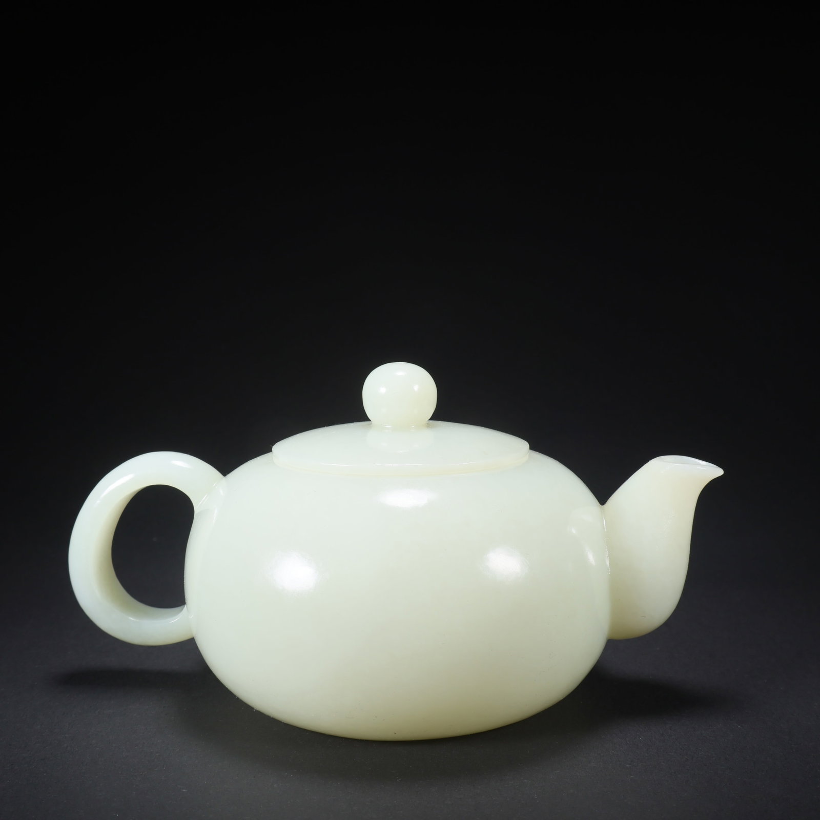 A HETIAN JADE PLAIN WINE VESSEL (1 of 9)