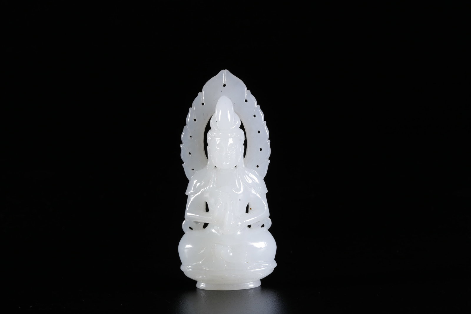 A HETIAN JADE CARVED GUANYIN PENDANT (1 of 9)