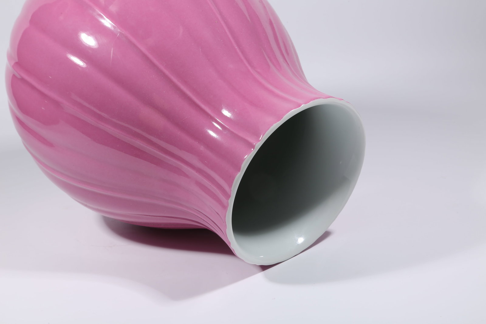 A RASPBERRY-RED GLAZED VASE - 8