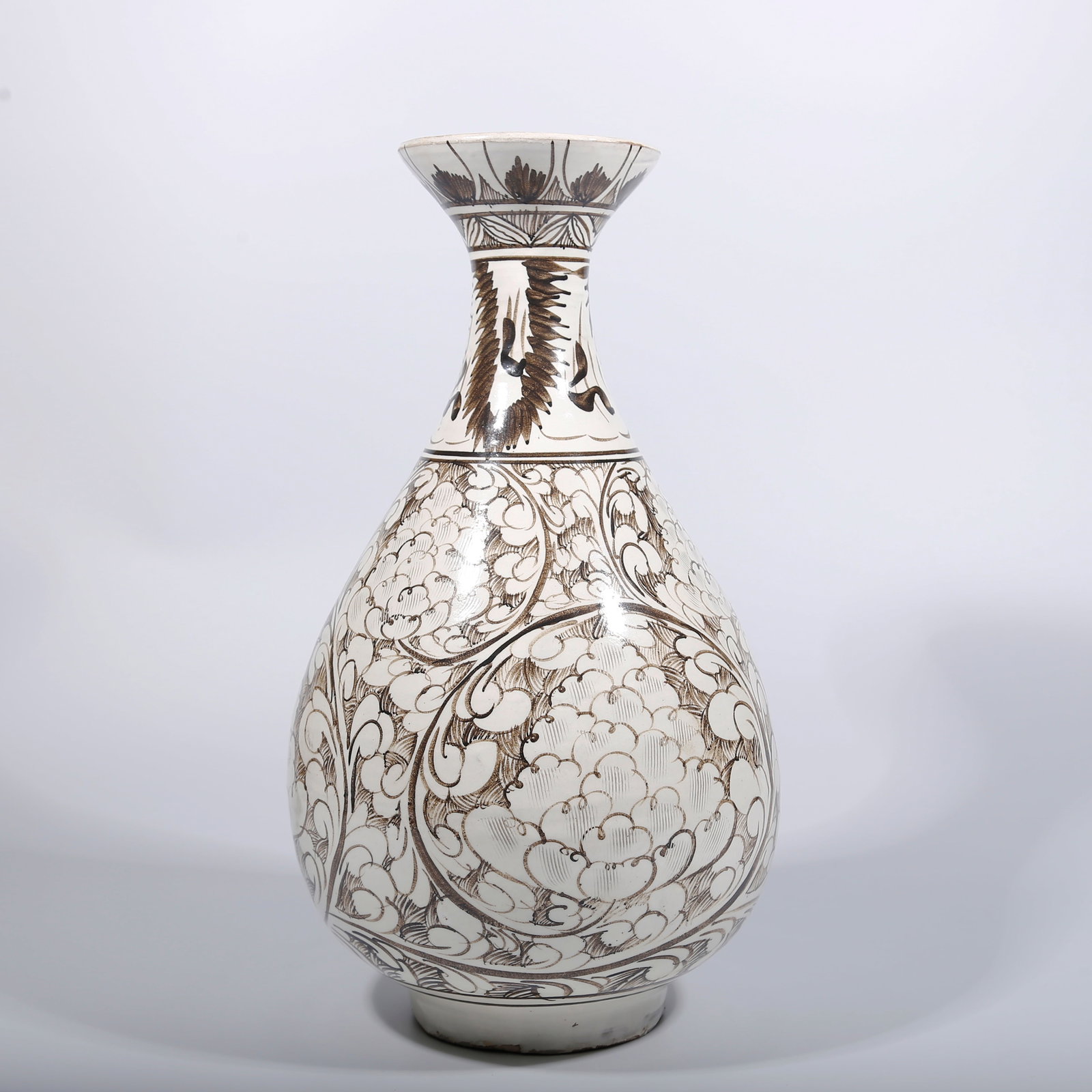 A CIZHOU KILN FLORAL-PATTERNED YUHUCHUN VASE (1 of 12)